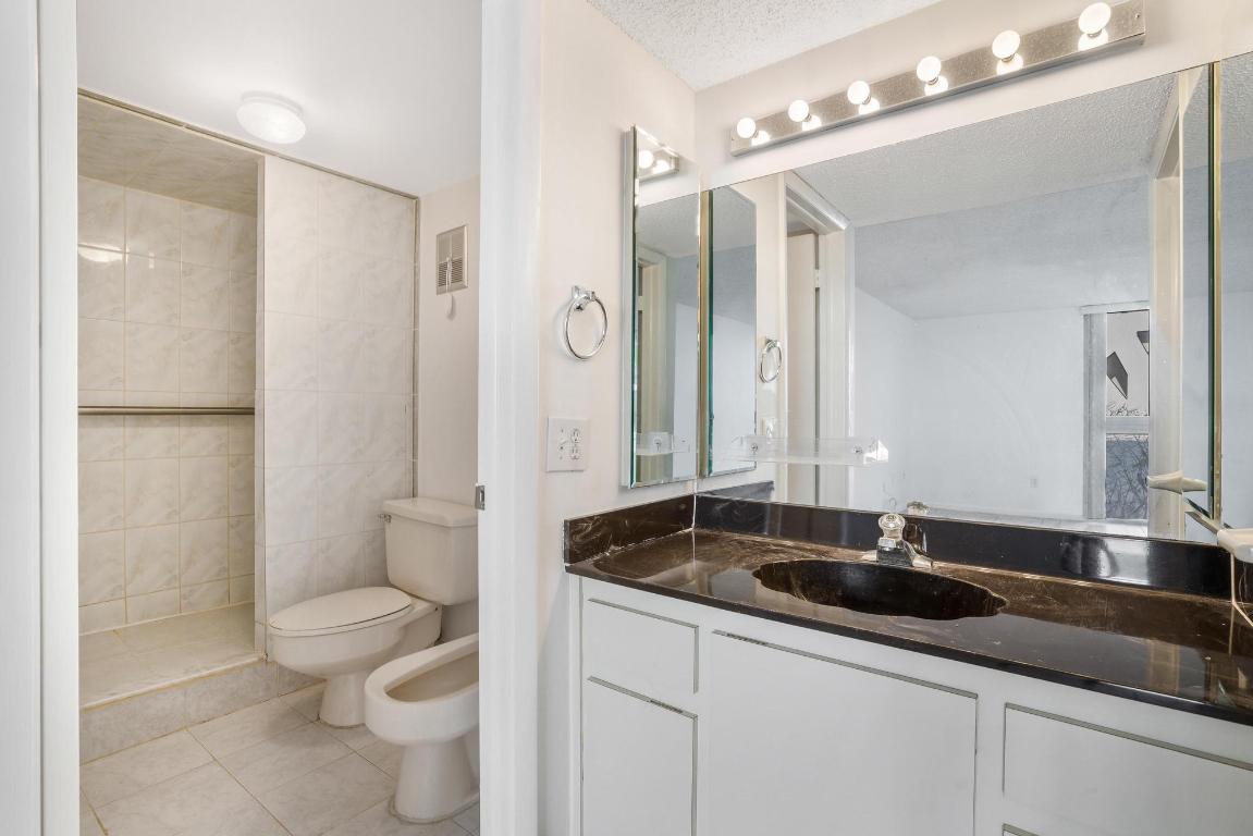 3200 Collins Avenue Unit: 2-1