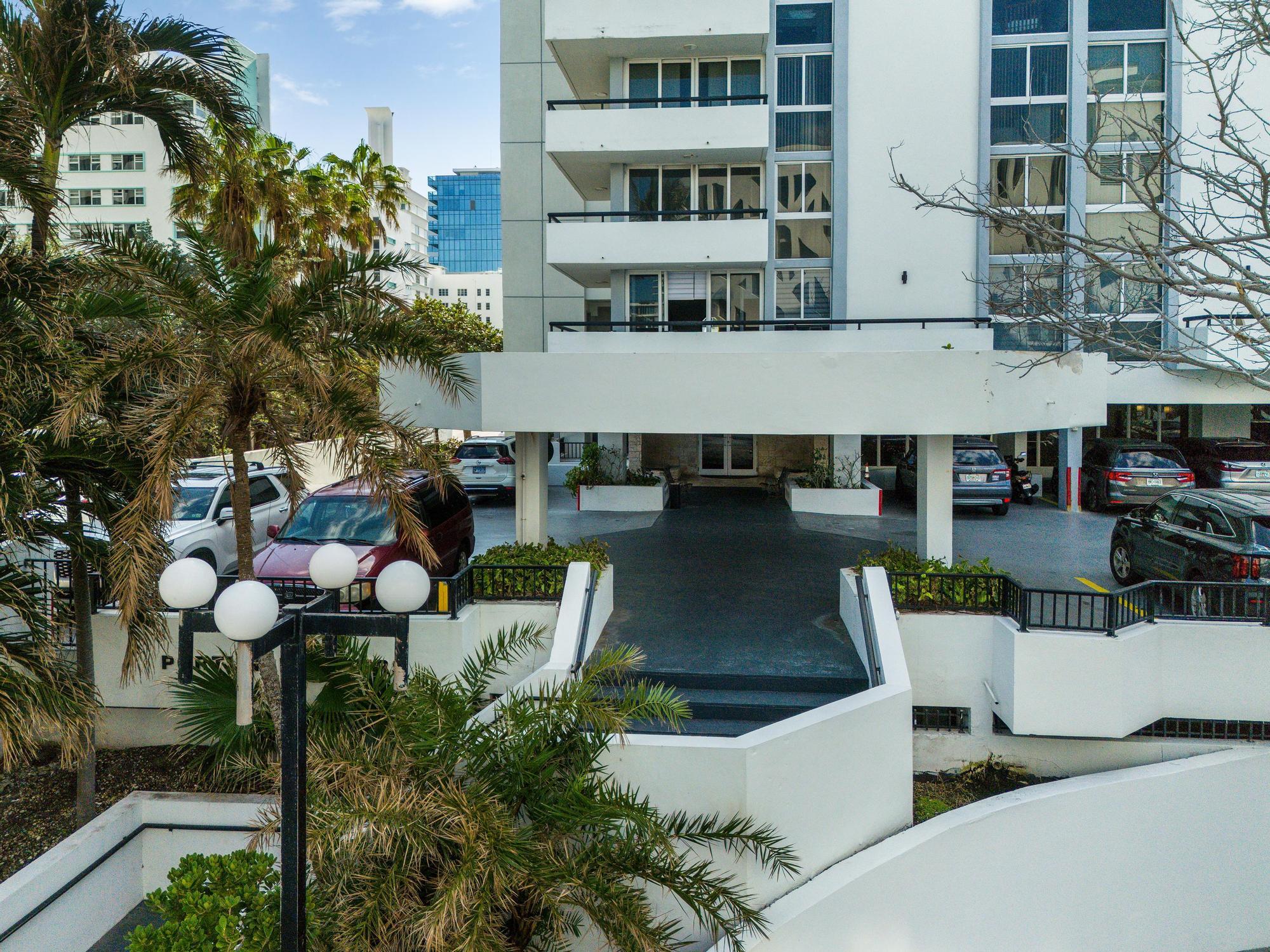 3200 Collins Avenue Unit: 2-1