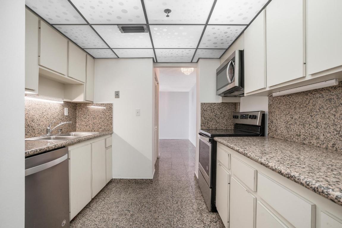 3200 Collins Avenue Unit: 2-1