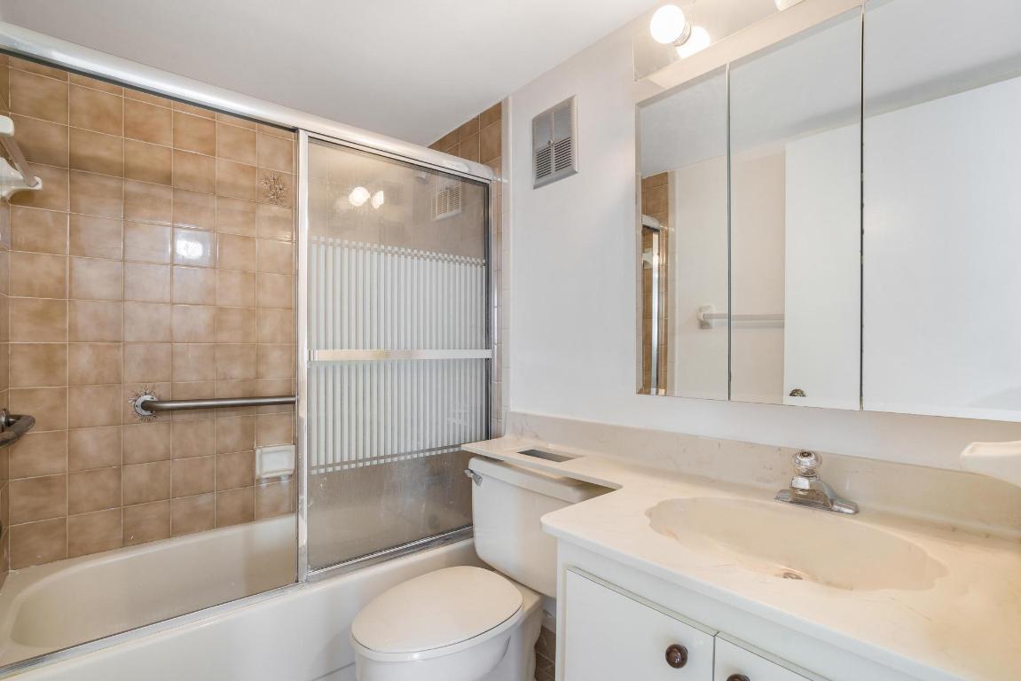 3200 Collins Avenue Unit: 2-1