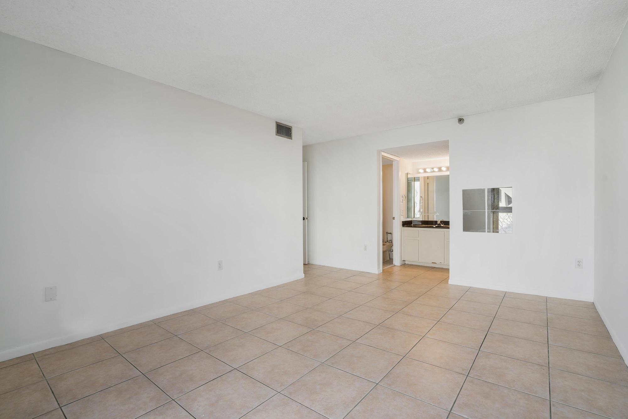 3200 Collins Avenue Unit: 2-1