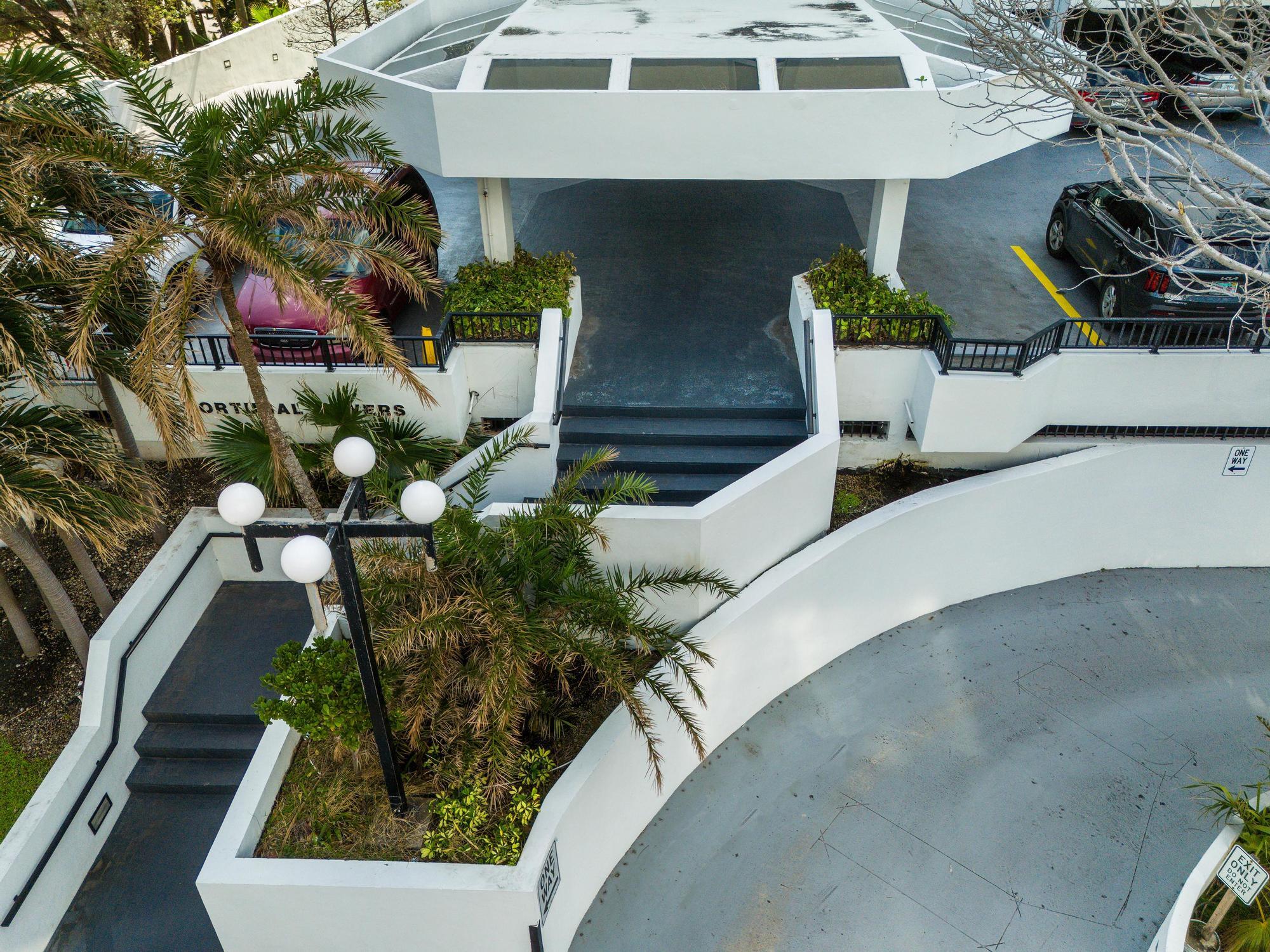 3200 Collins Avenue Unit: 2-1