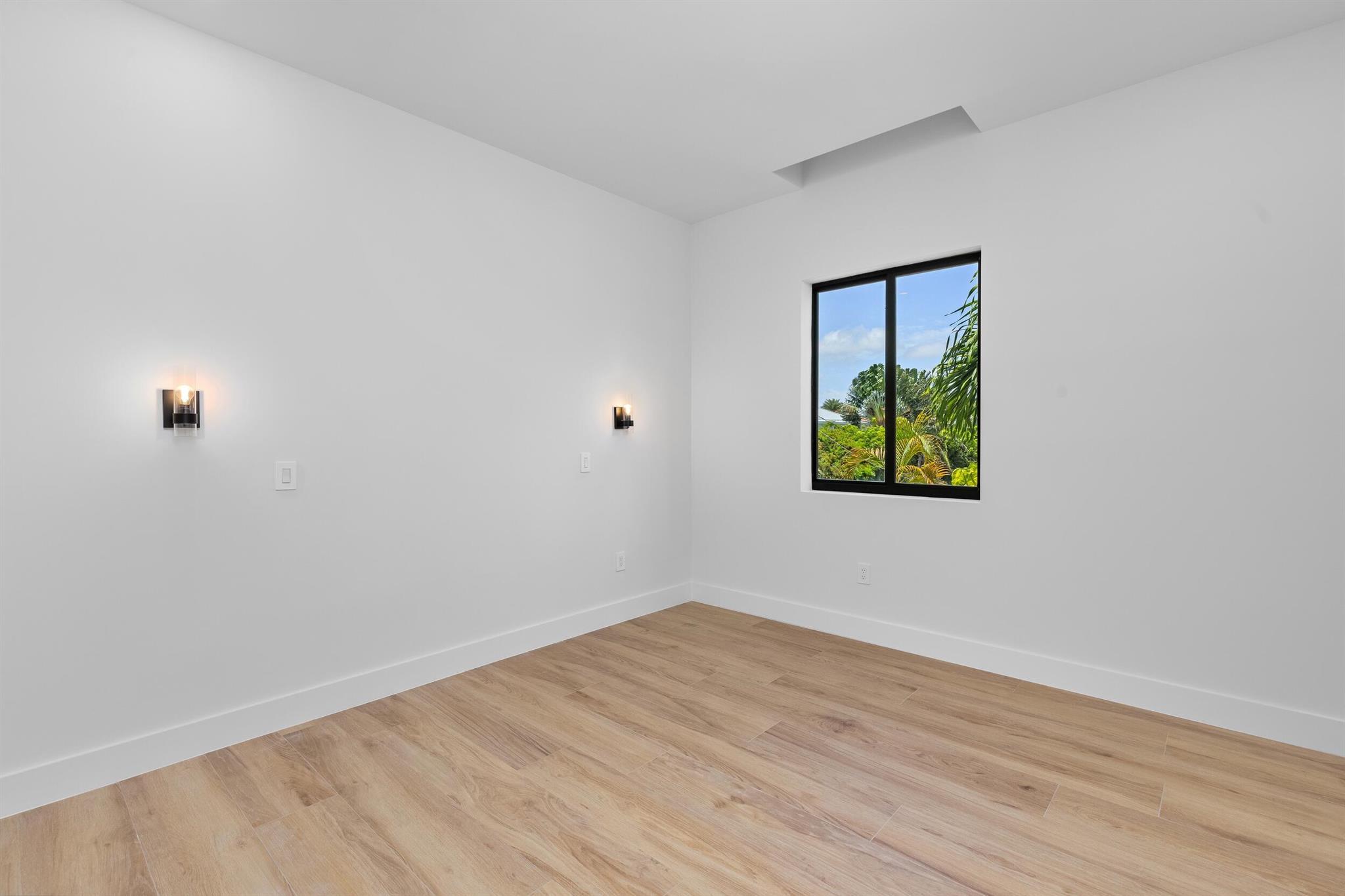 501 NE Spanish Court