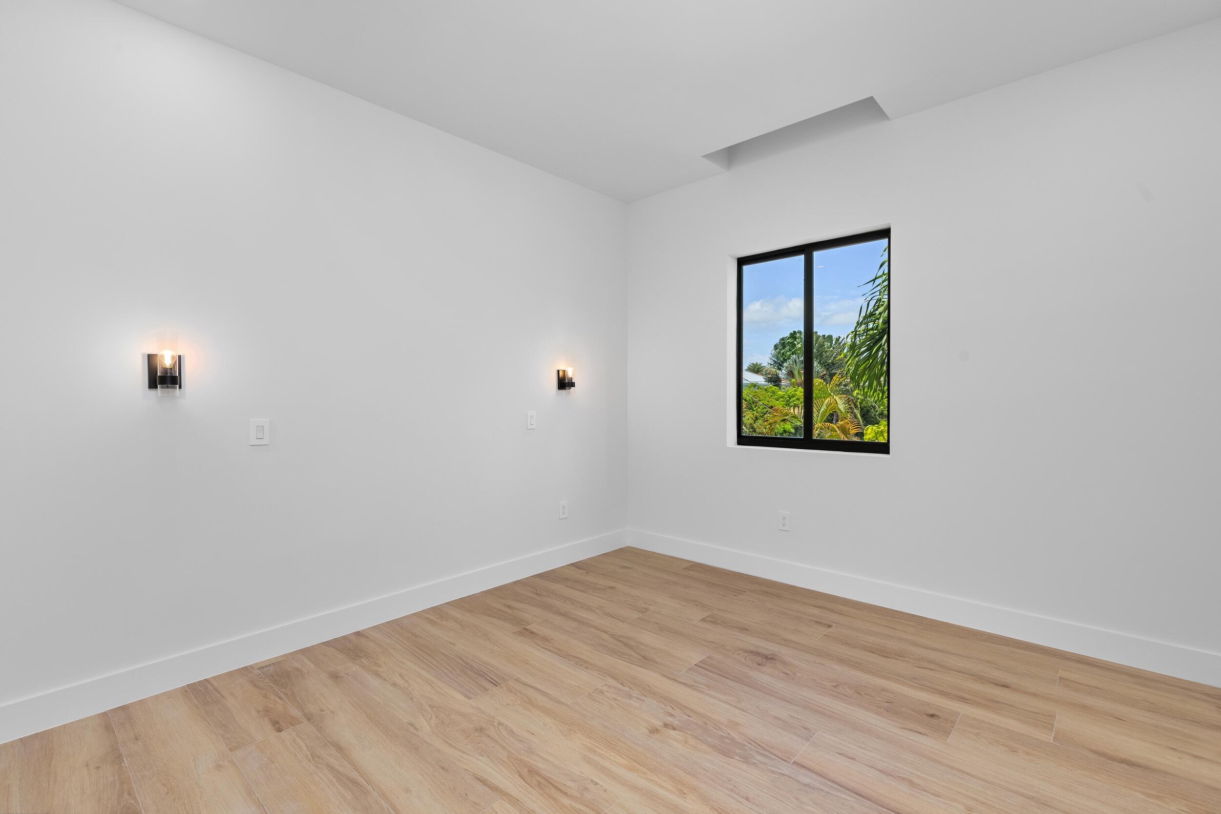 501 NE Spanish Court