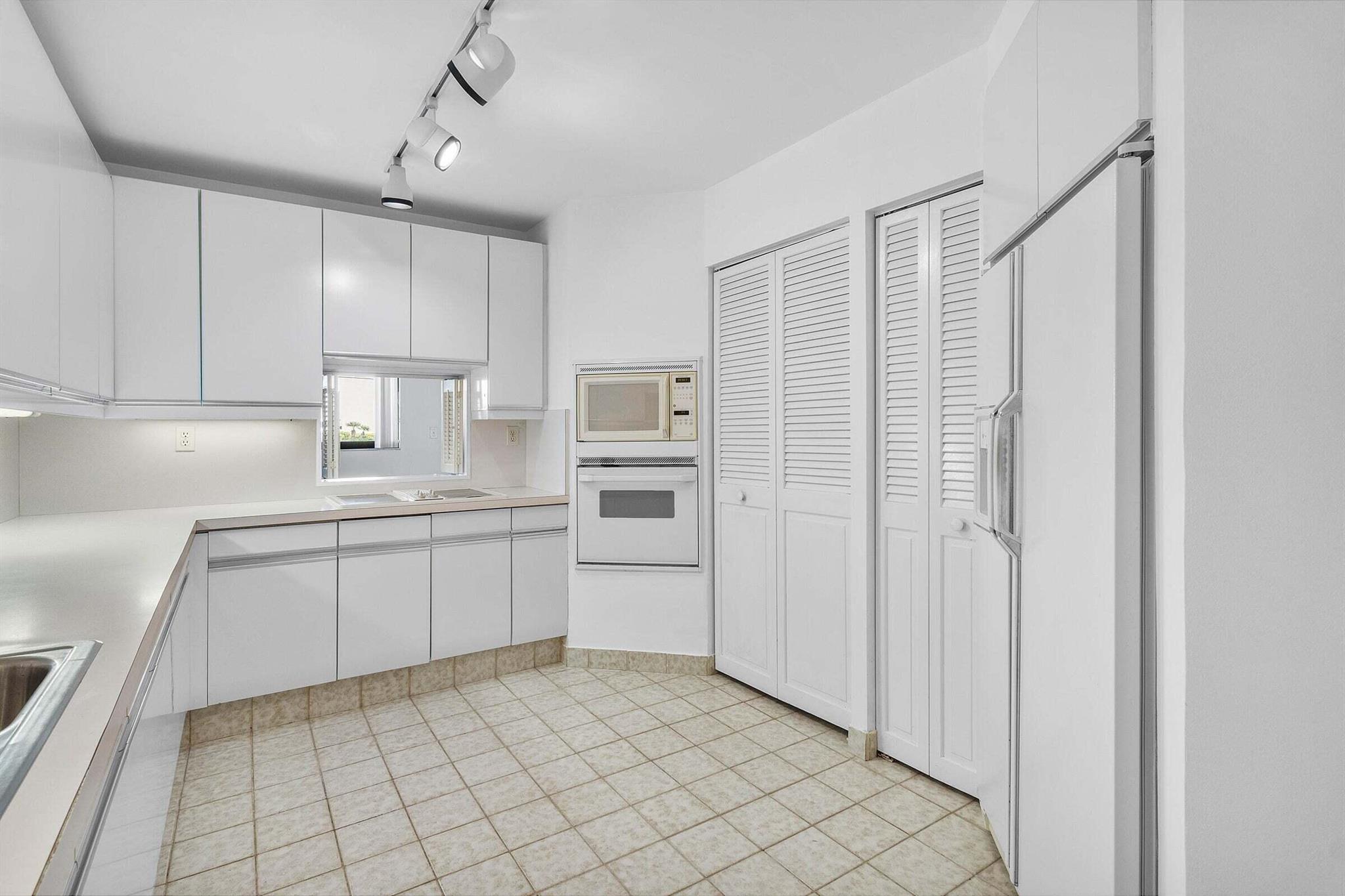 6711 N Ocean Boulevard 13