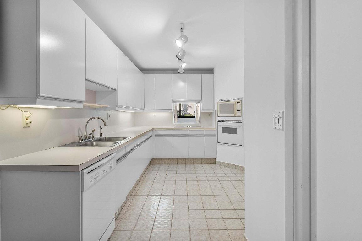 6711 N Ocean Boulevard 13