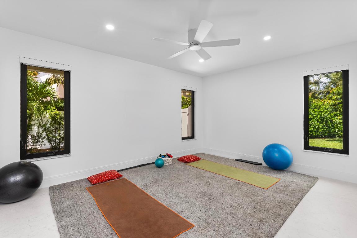 843 NE Mulberry Drive