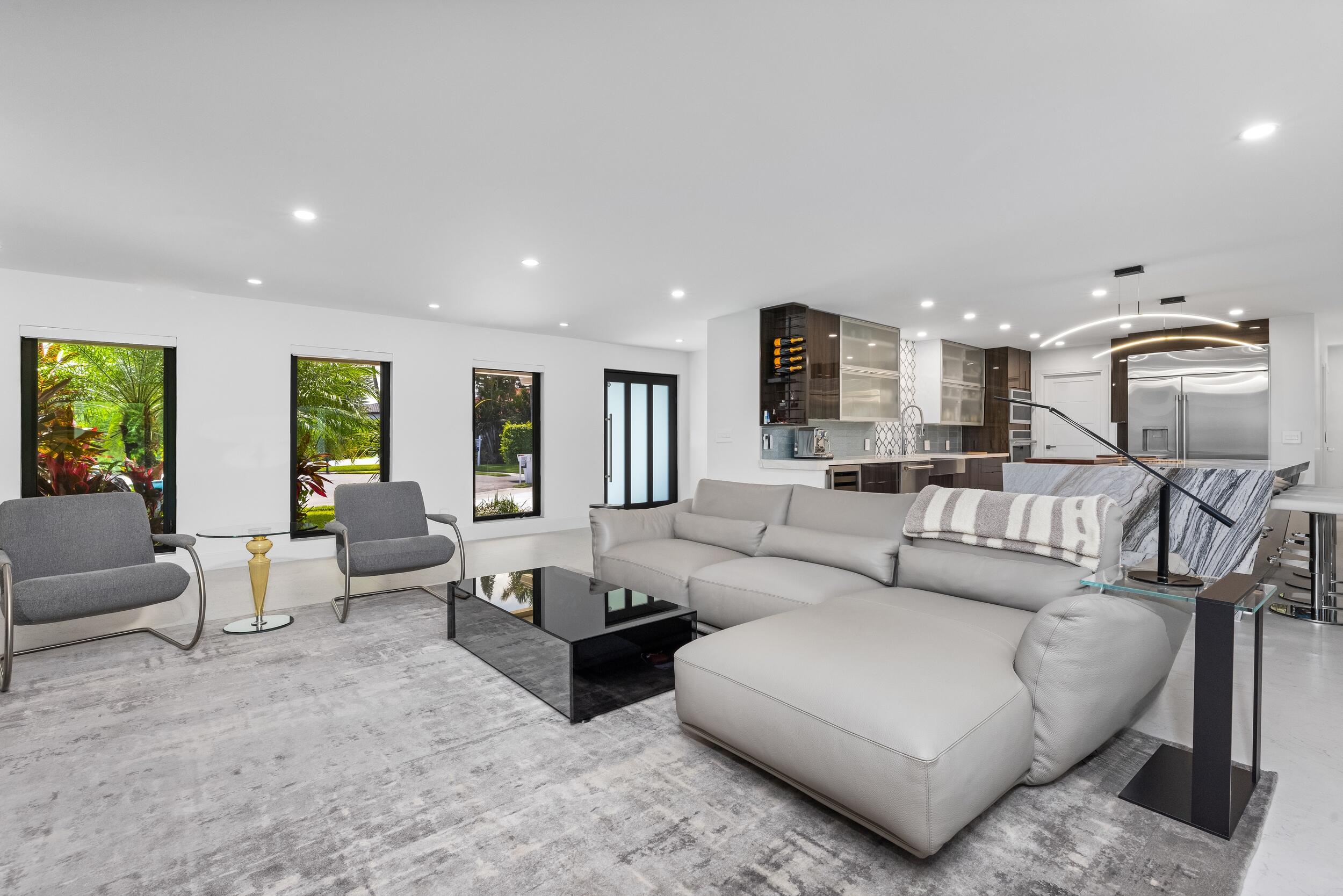 843 NE Mulberry Drive