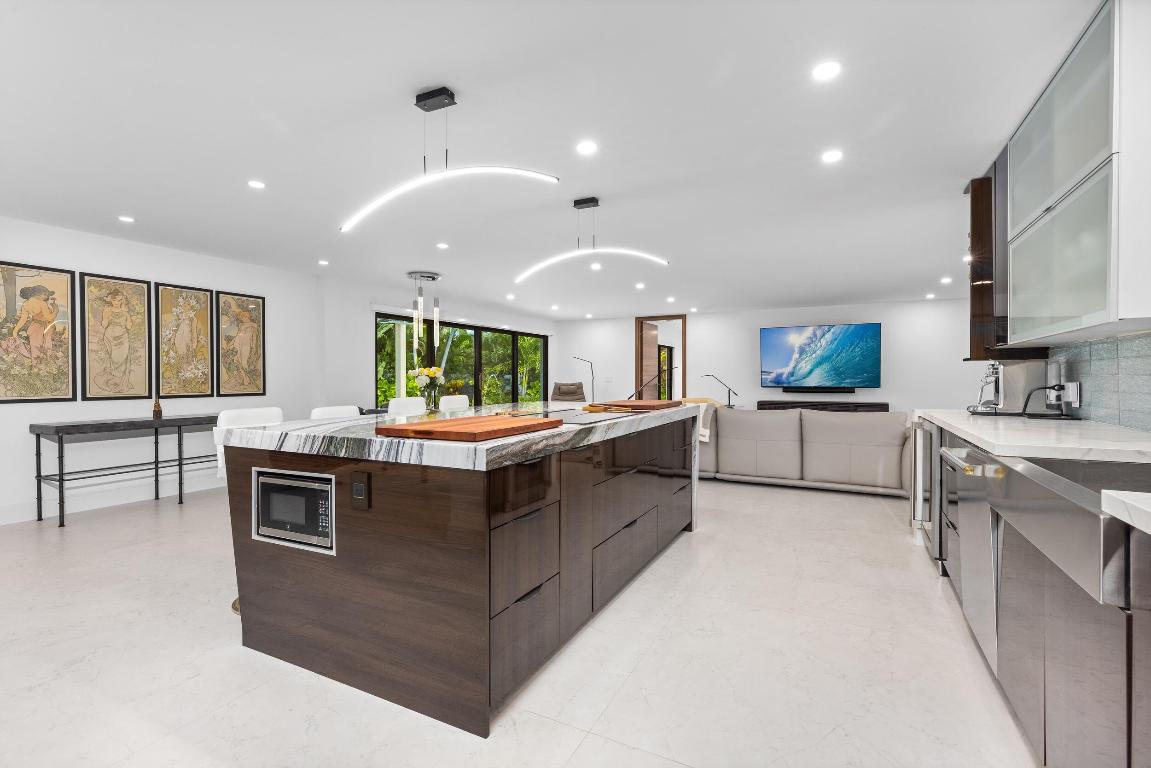 843 NE Mulberry Drive