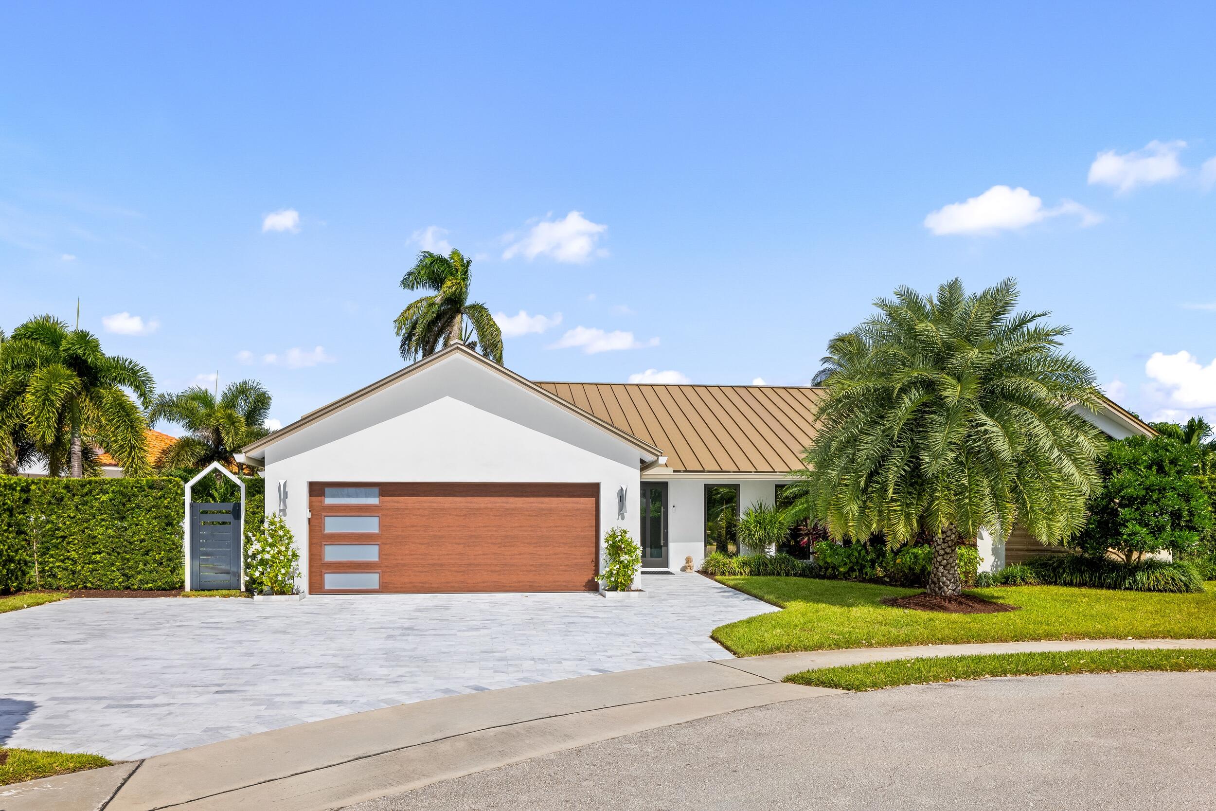 843 NE Mulberry Drive