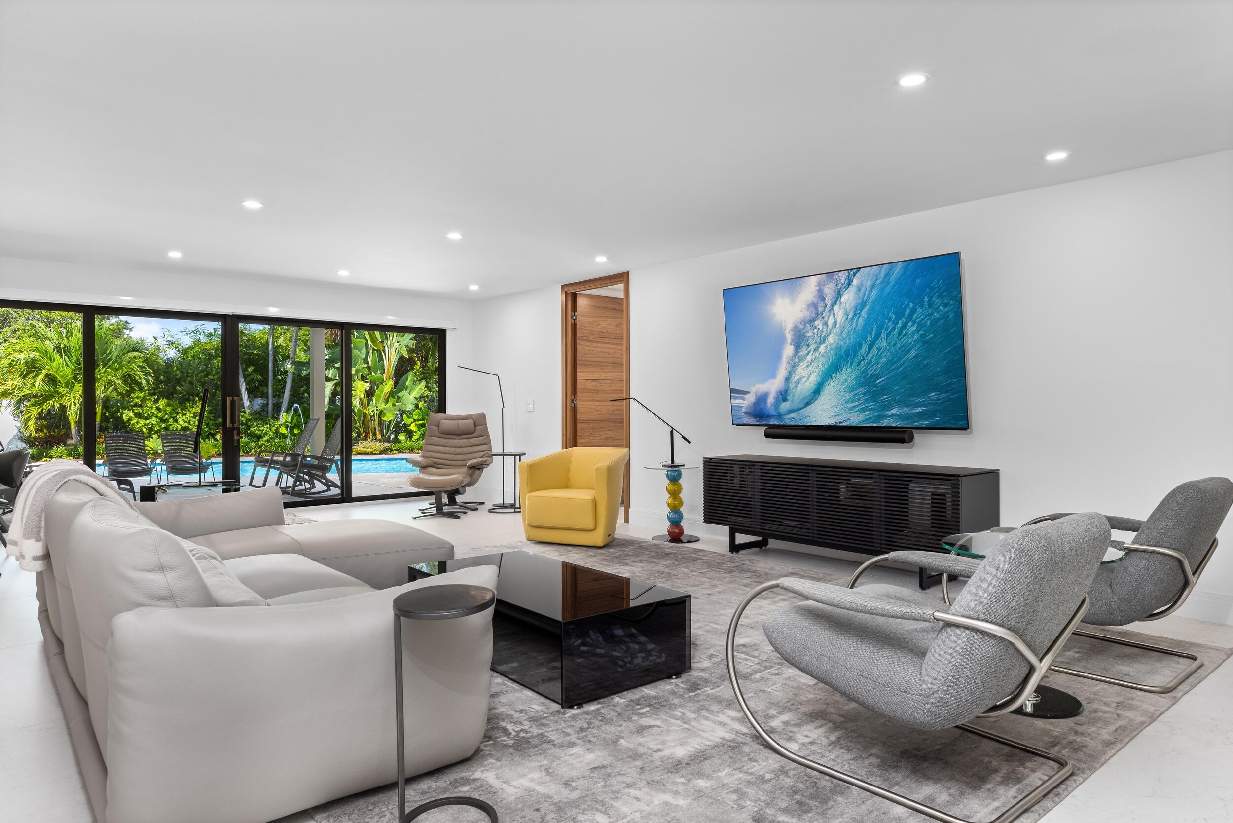 843 NE Mulberry Drive