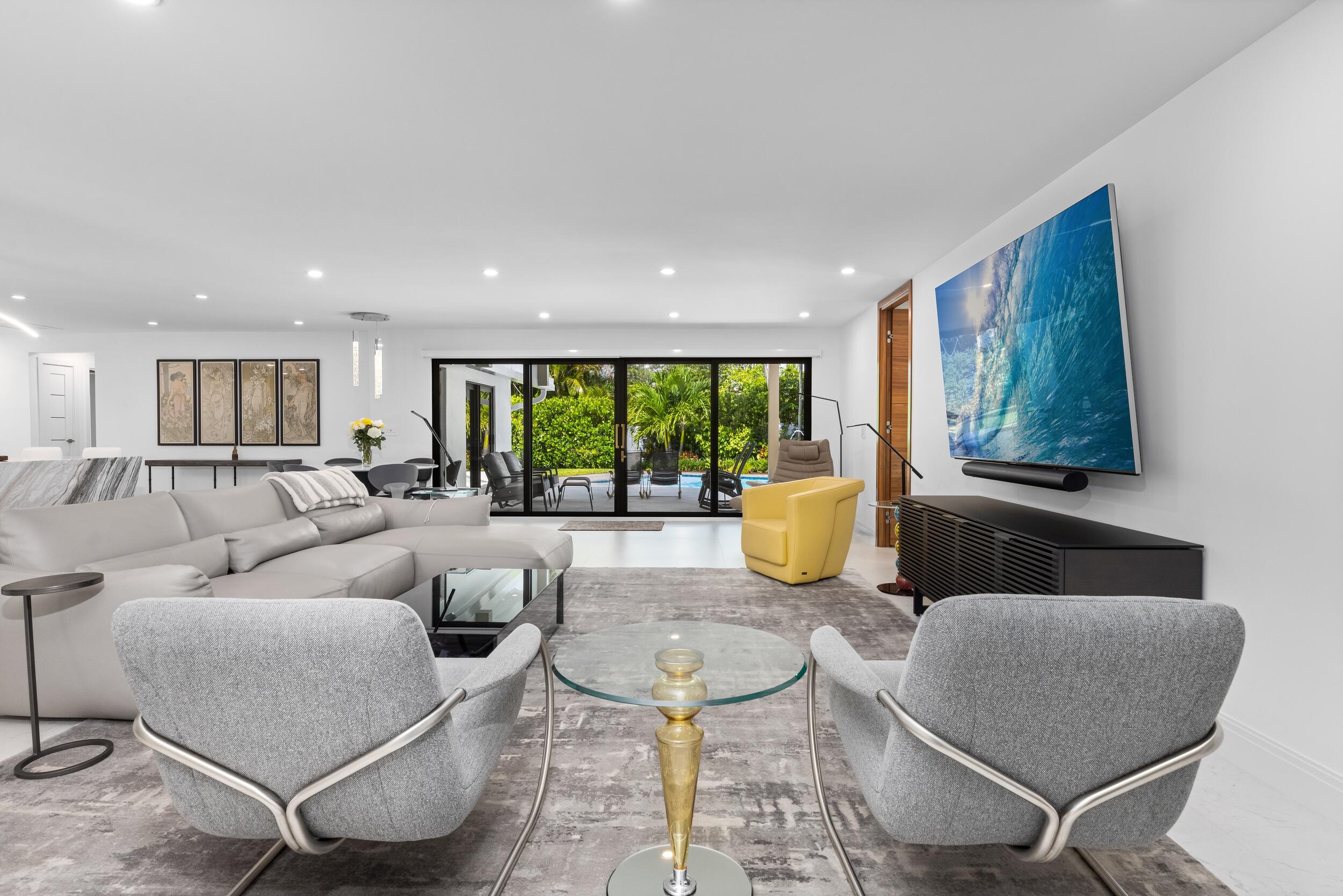 843 NE Mulberry Drive