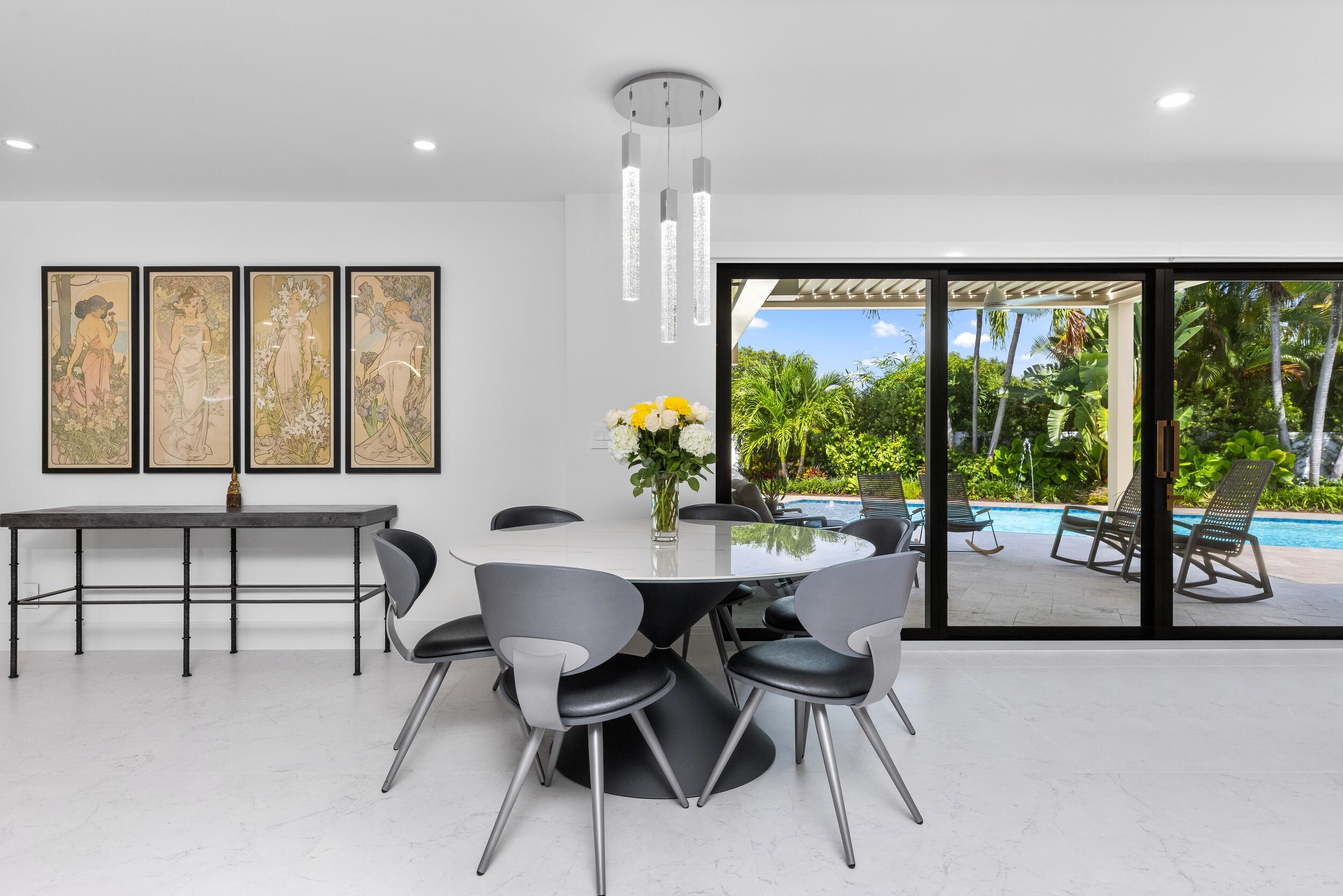 843 NE Mulberry Drive