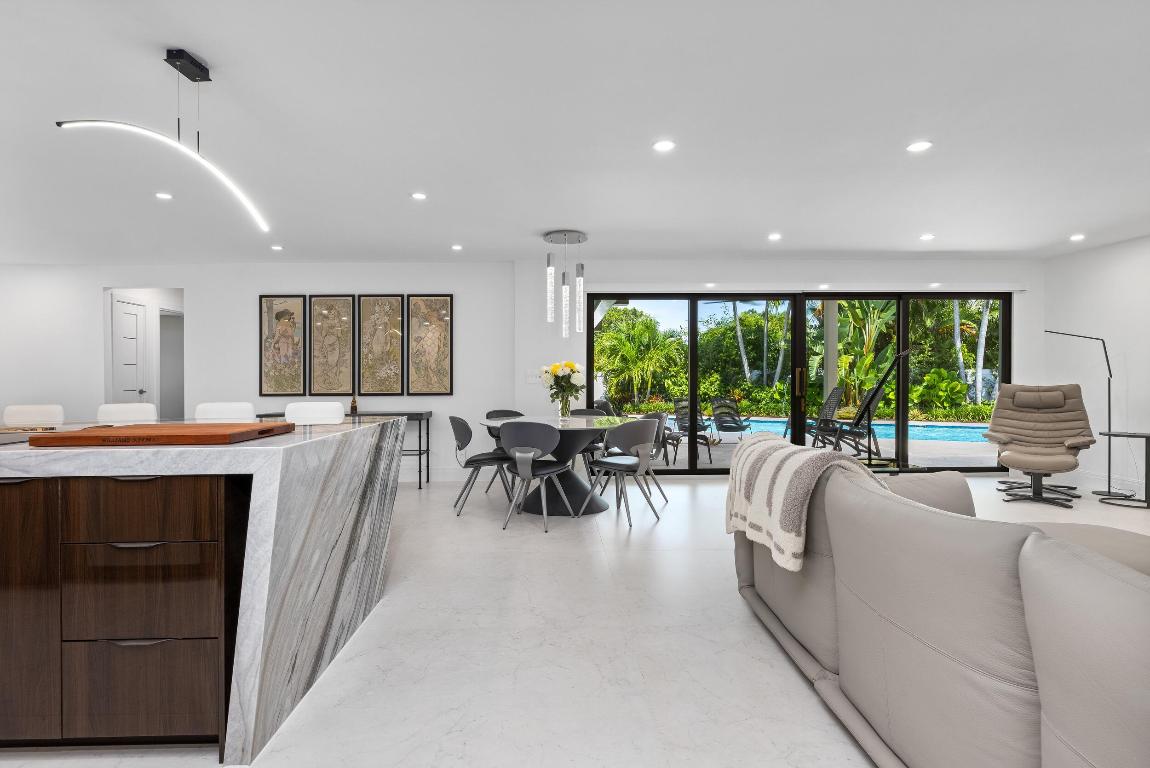 843 NE Mulberry Drive