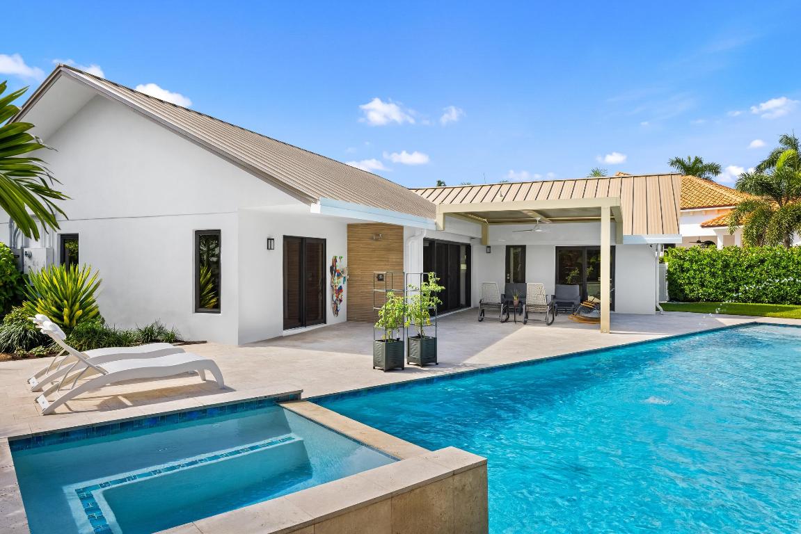 843 NE Mulberry Drive