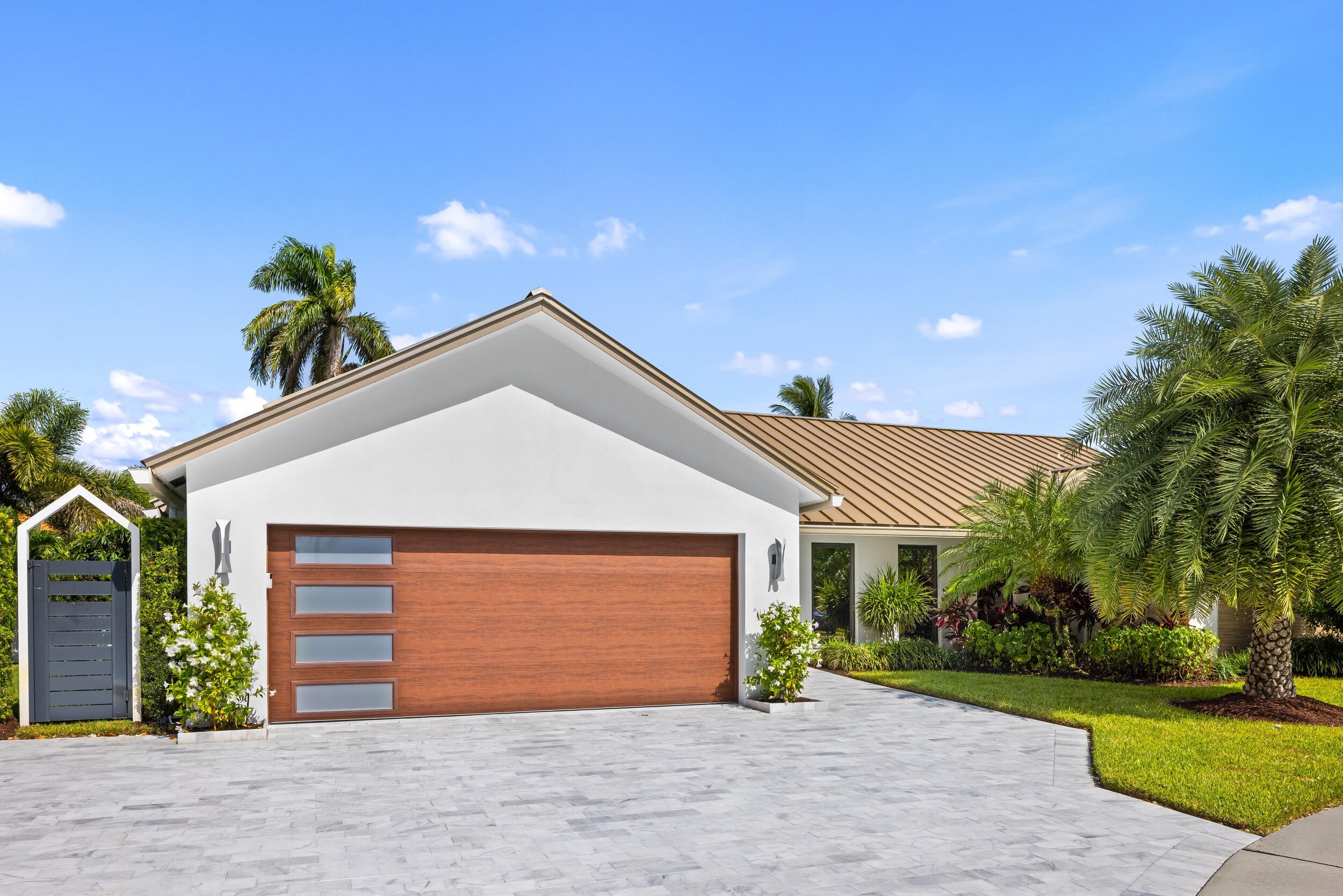 843 NE Mulberry Drive