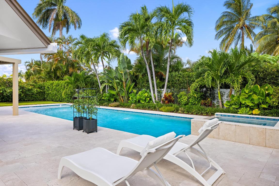 843 NE Mulberry Drive