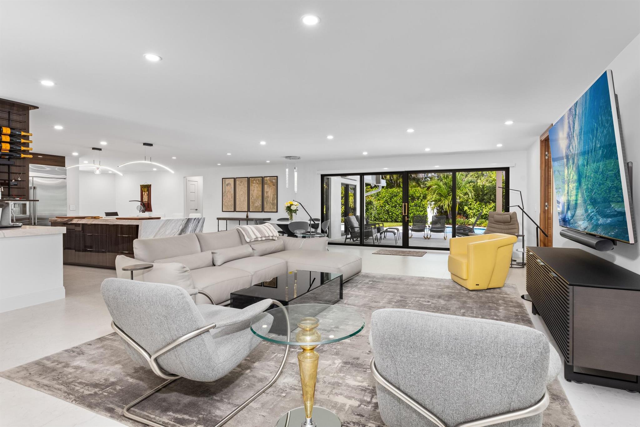 843 NE Mulberry Drive