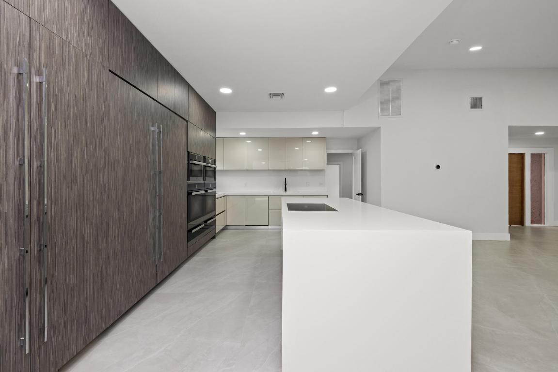 7718 San Mateo Drive E