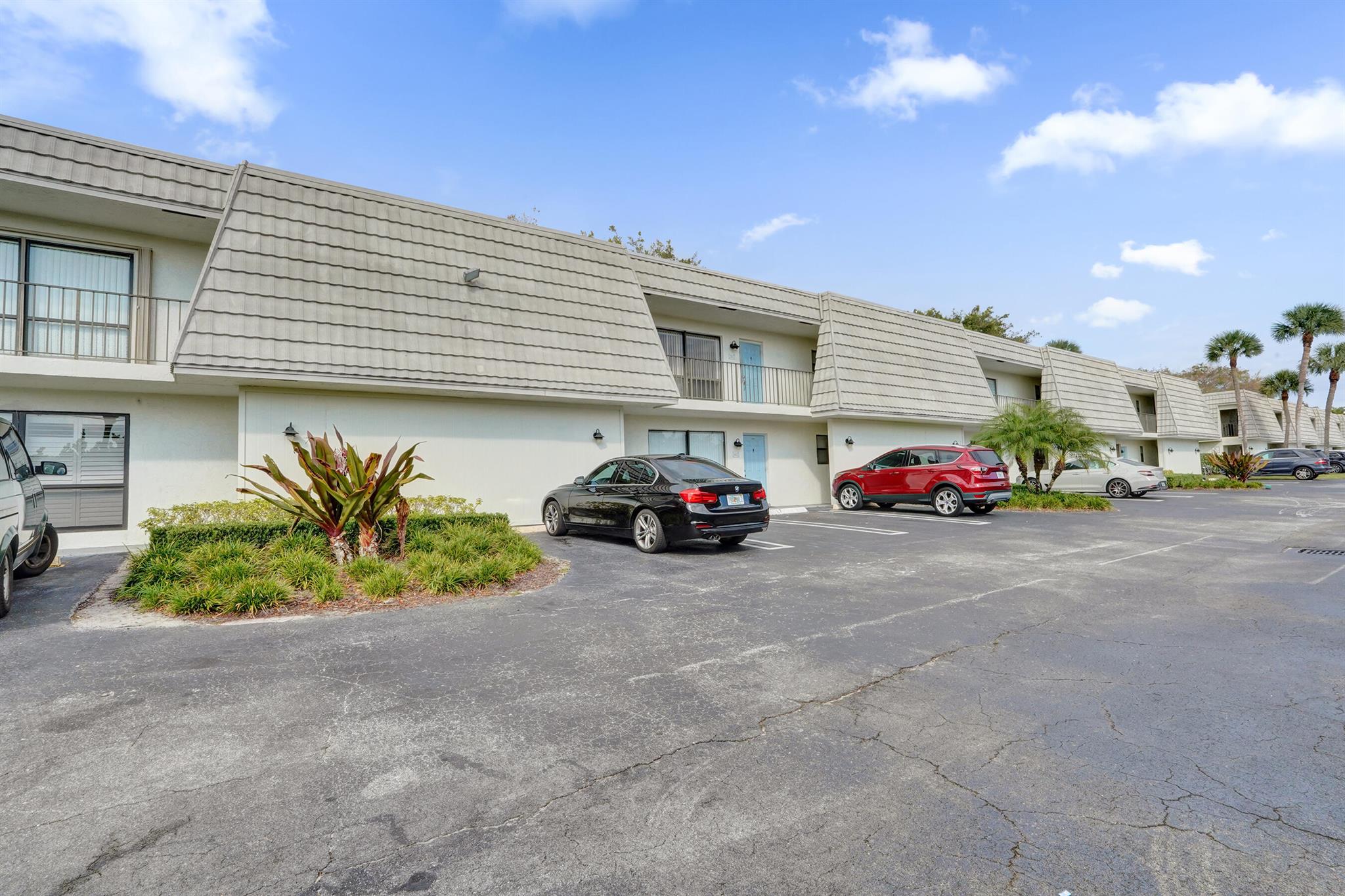 1040 Homewood Boulevard L202