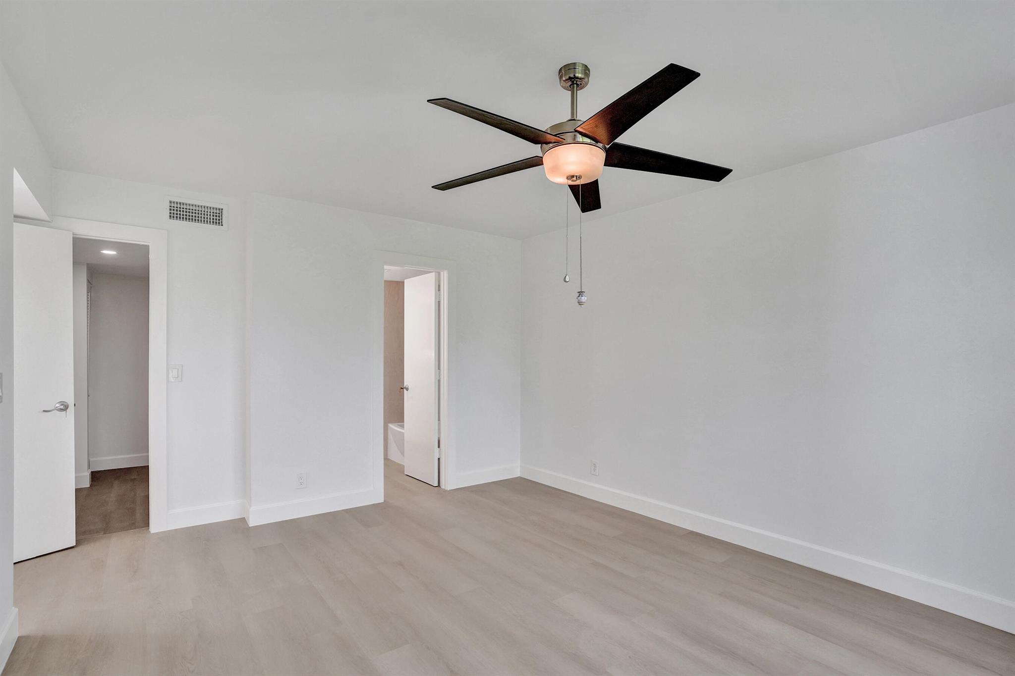 1040 Homewood Boulevard L202