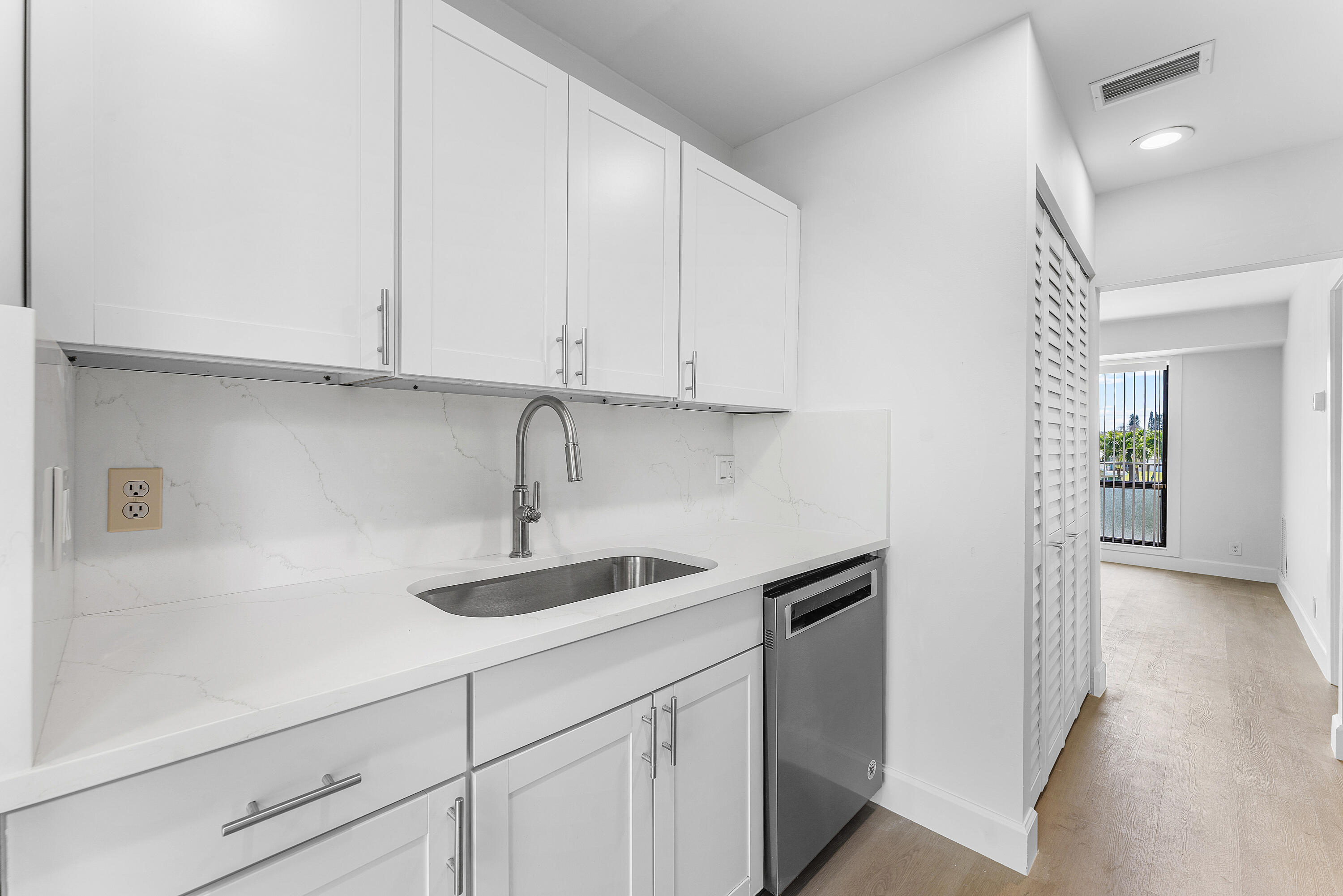 1040 Homewood Boulevard L202