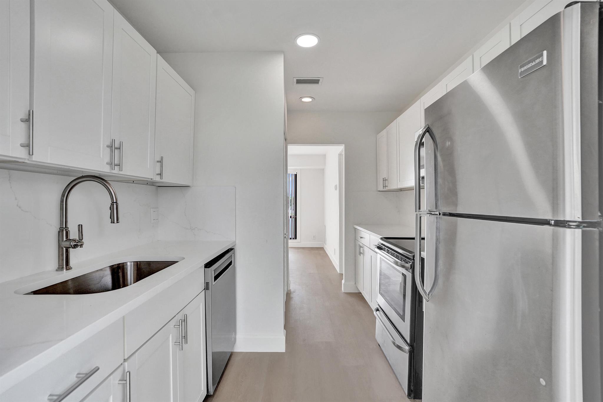 1040 Homewood Boulevard L202