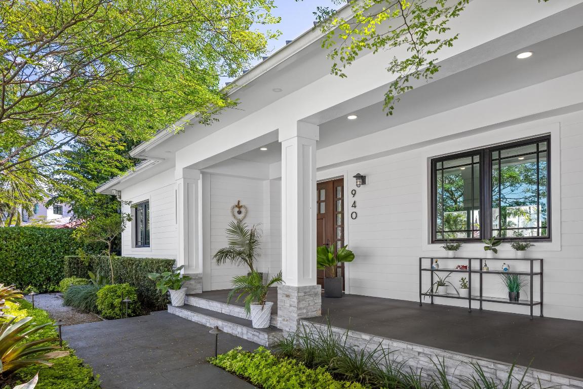 940 Greenbriar Drive