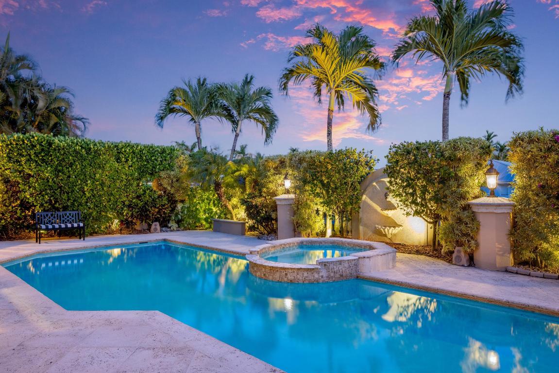 780 NE Orchid Bay Drive