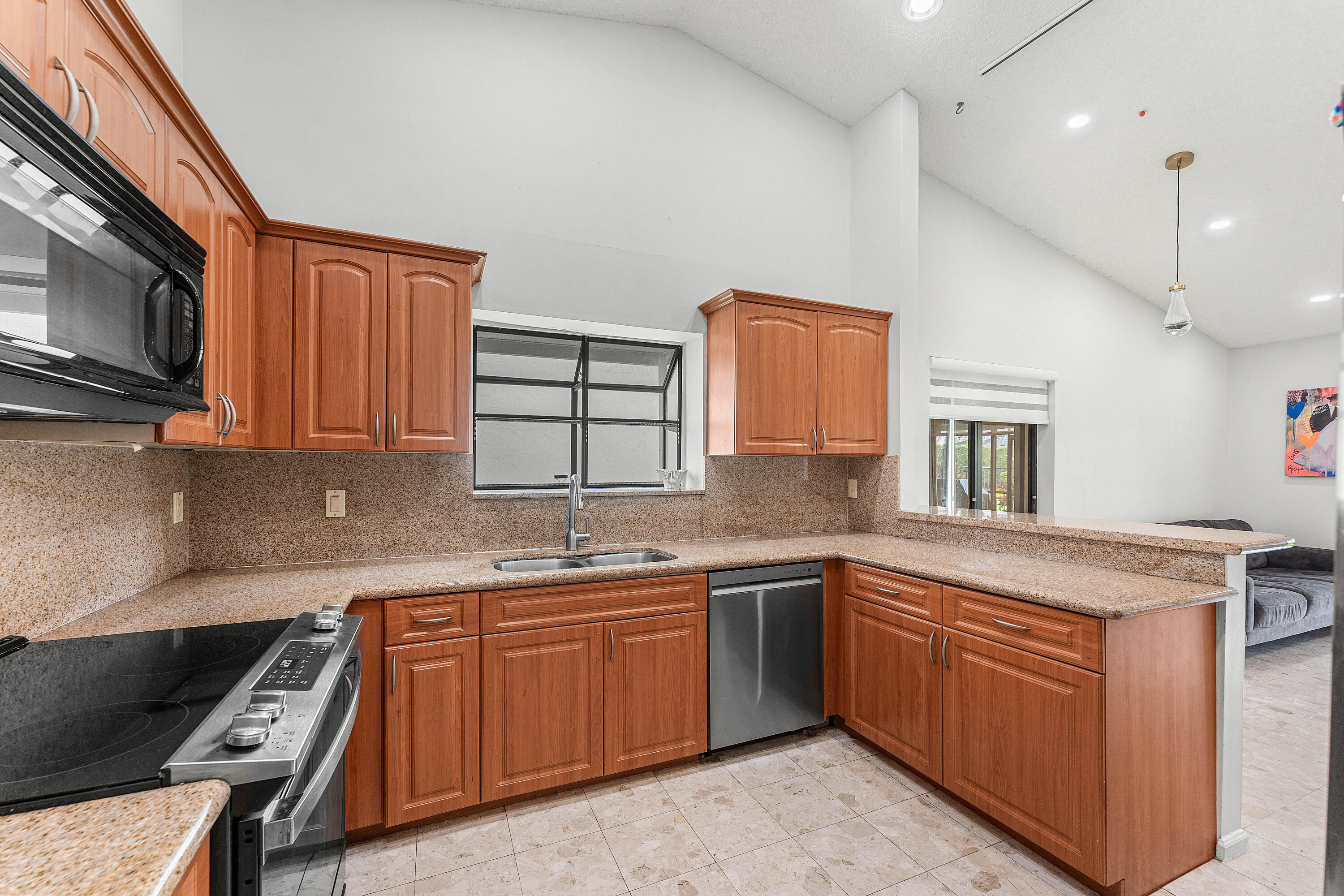 7587 Solimar Circle