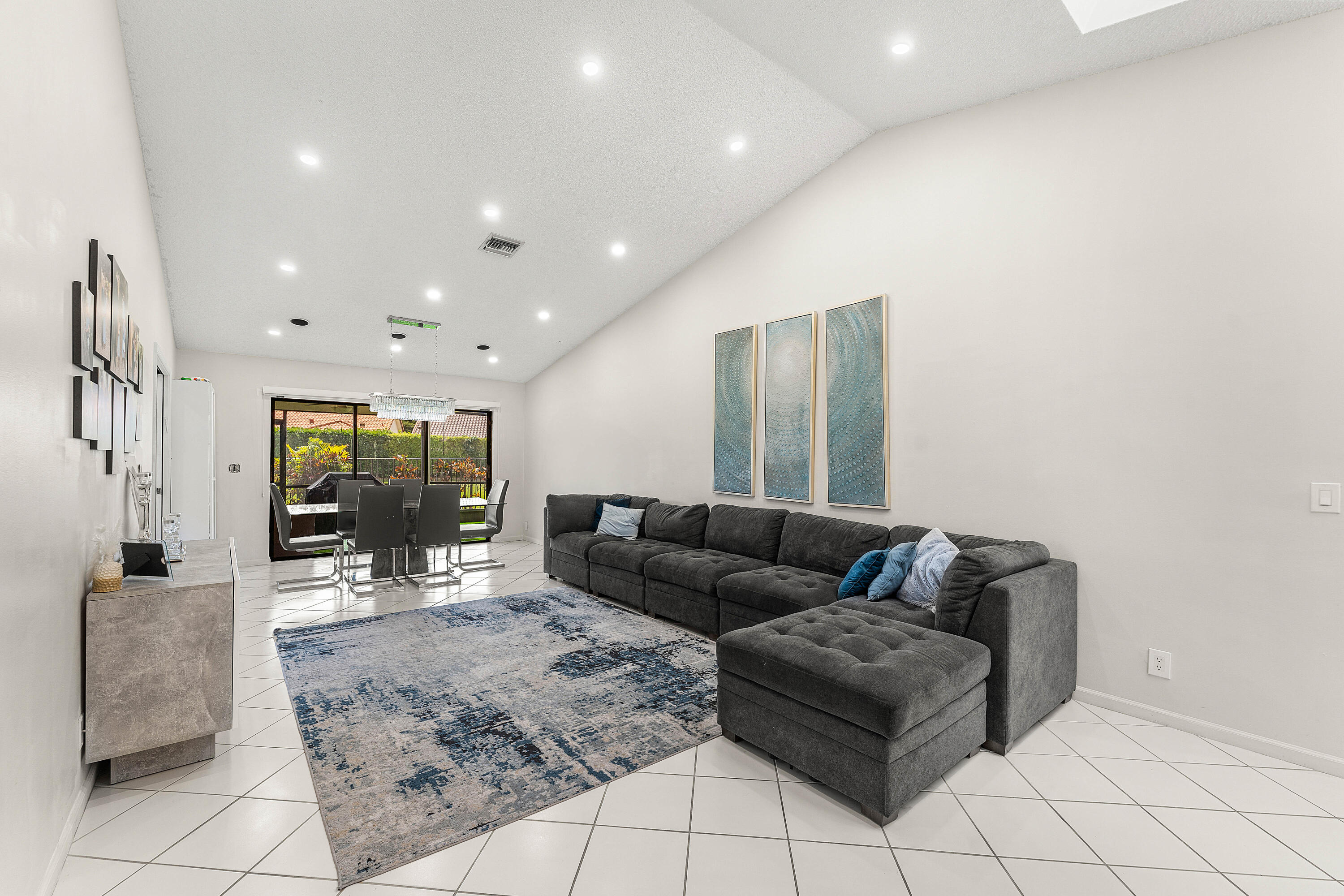 7587 Solimar Circle