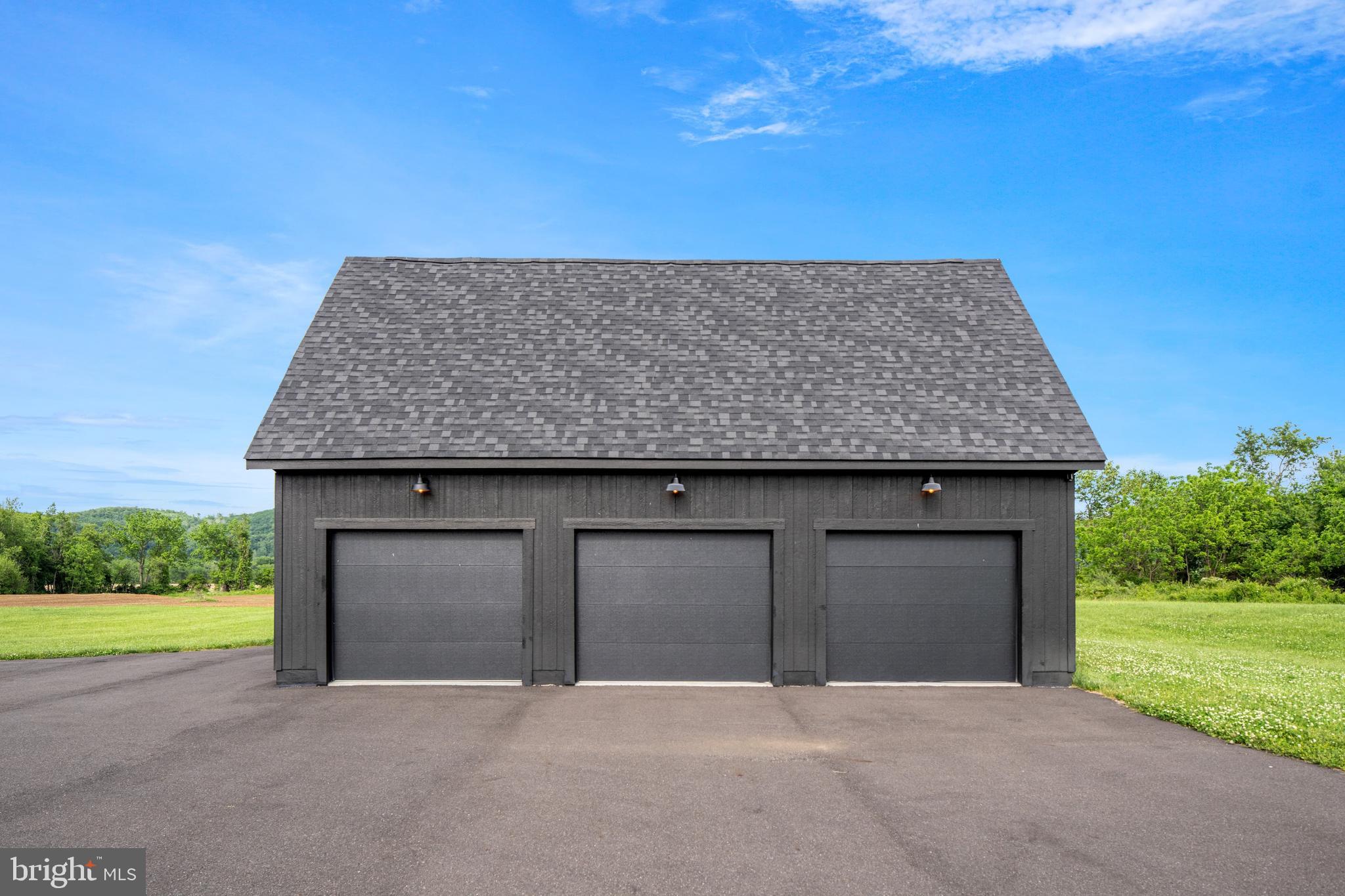 854 SPRING HILL ROAD