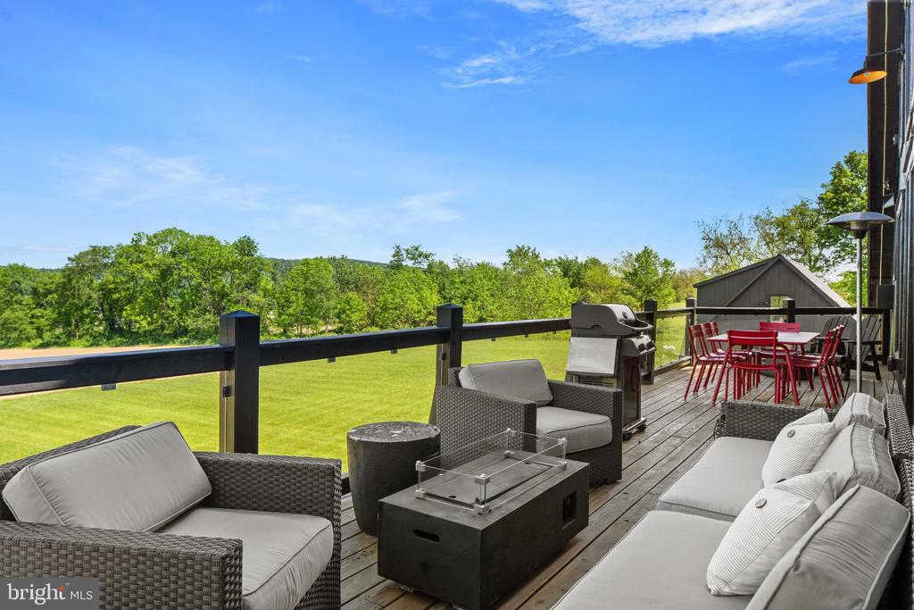 854 SPRING HILL ROAD