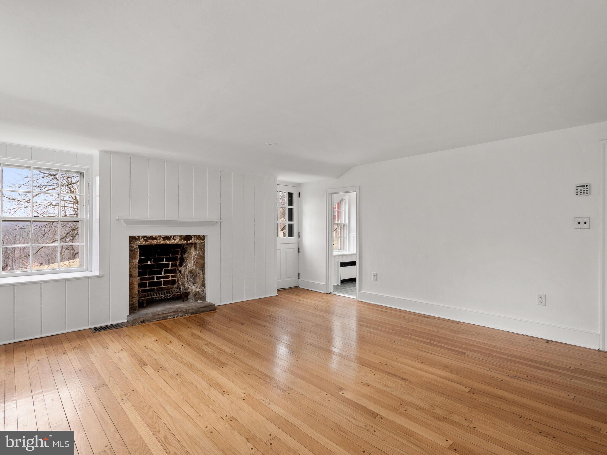 1935 PARKERHILL LANE