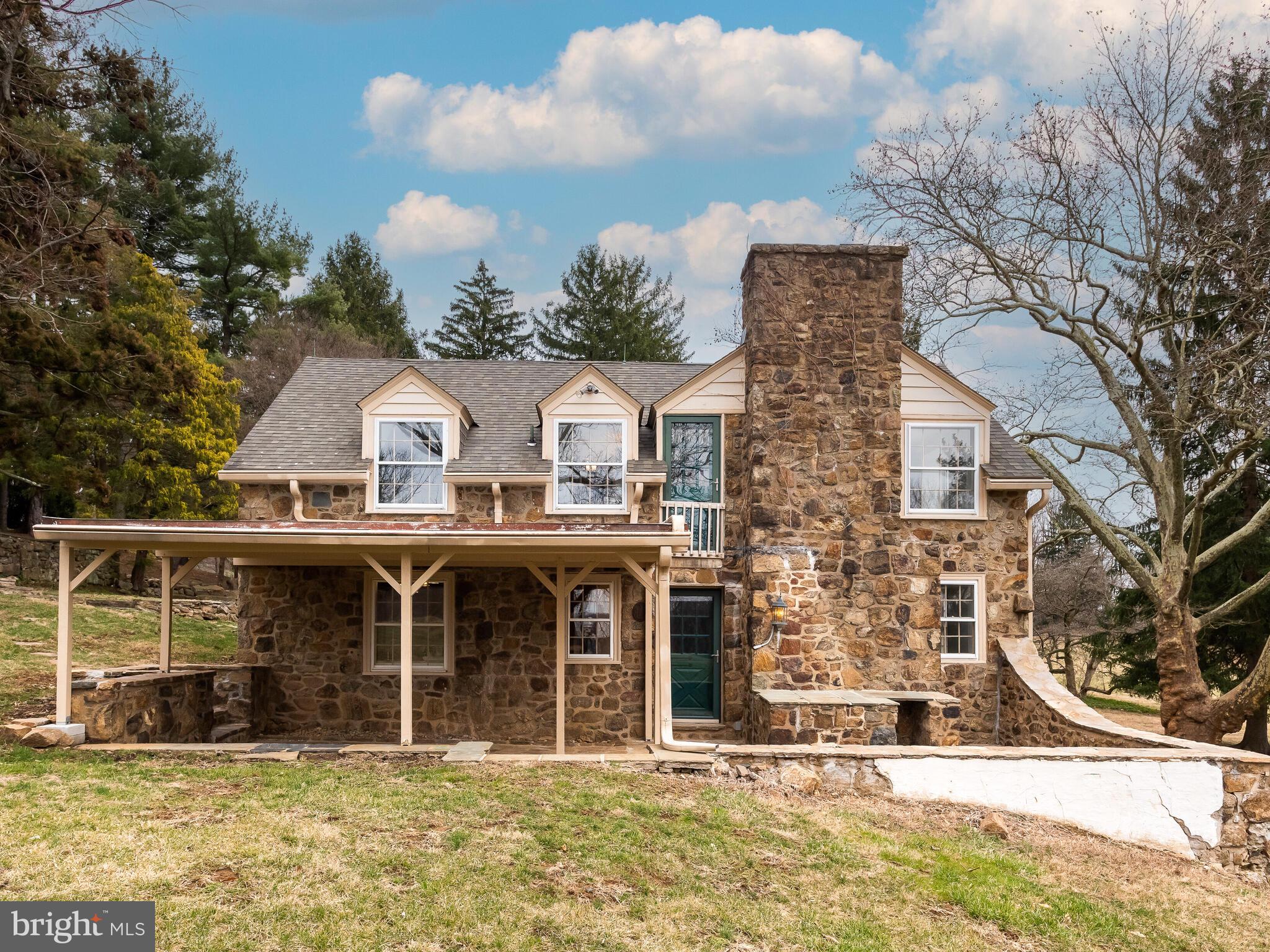 1935 PARKERHILL LANE