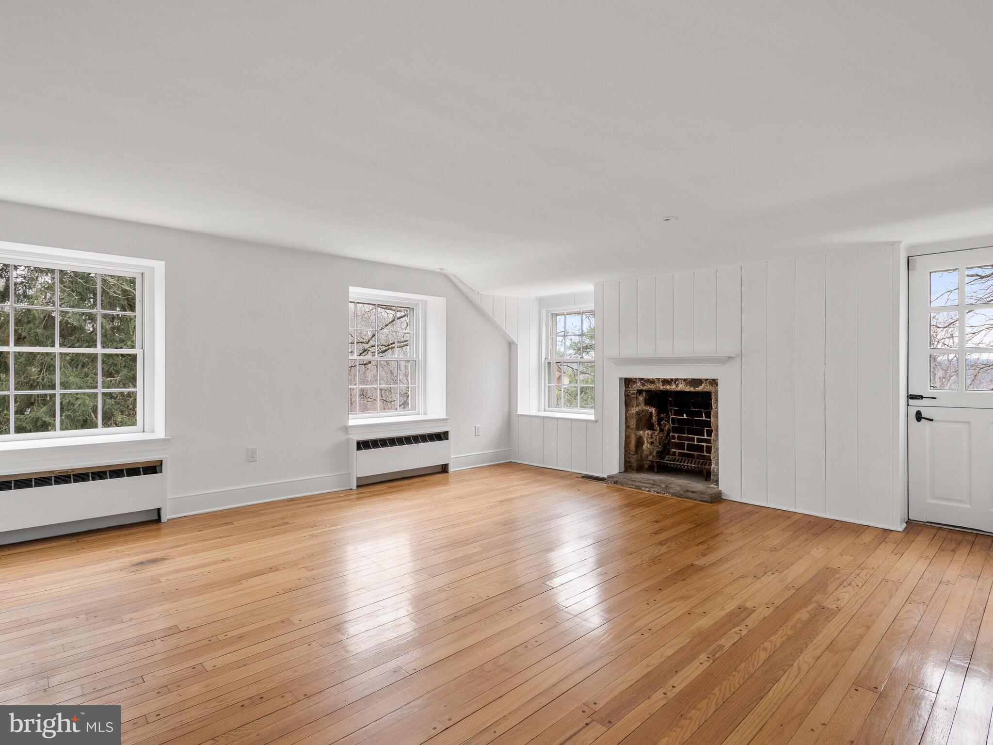 1935 PARKERHILL LANE