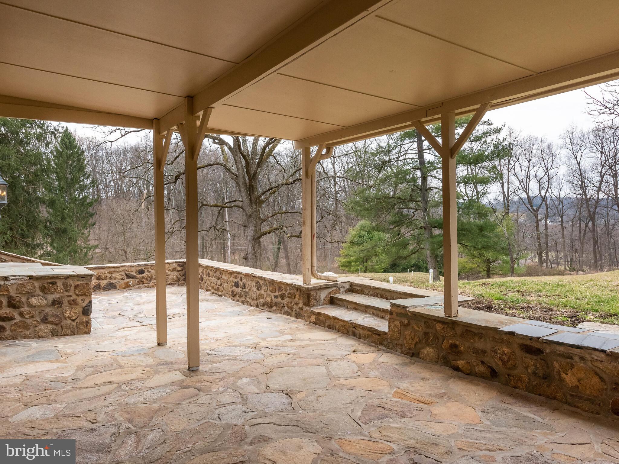 1935 PARKERHILL LANE