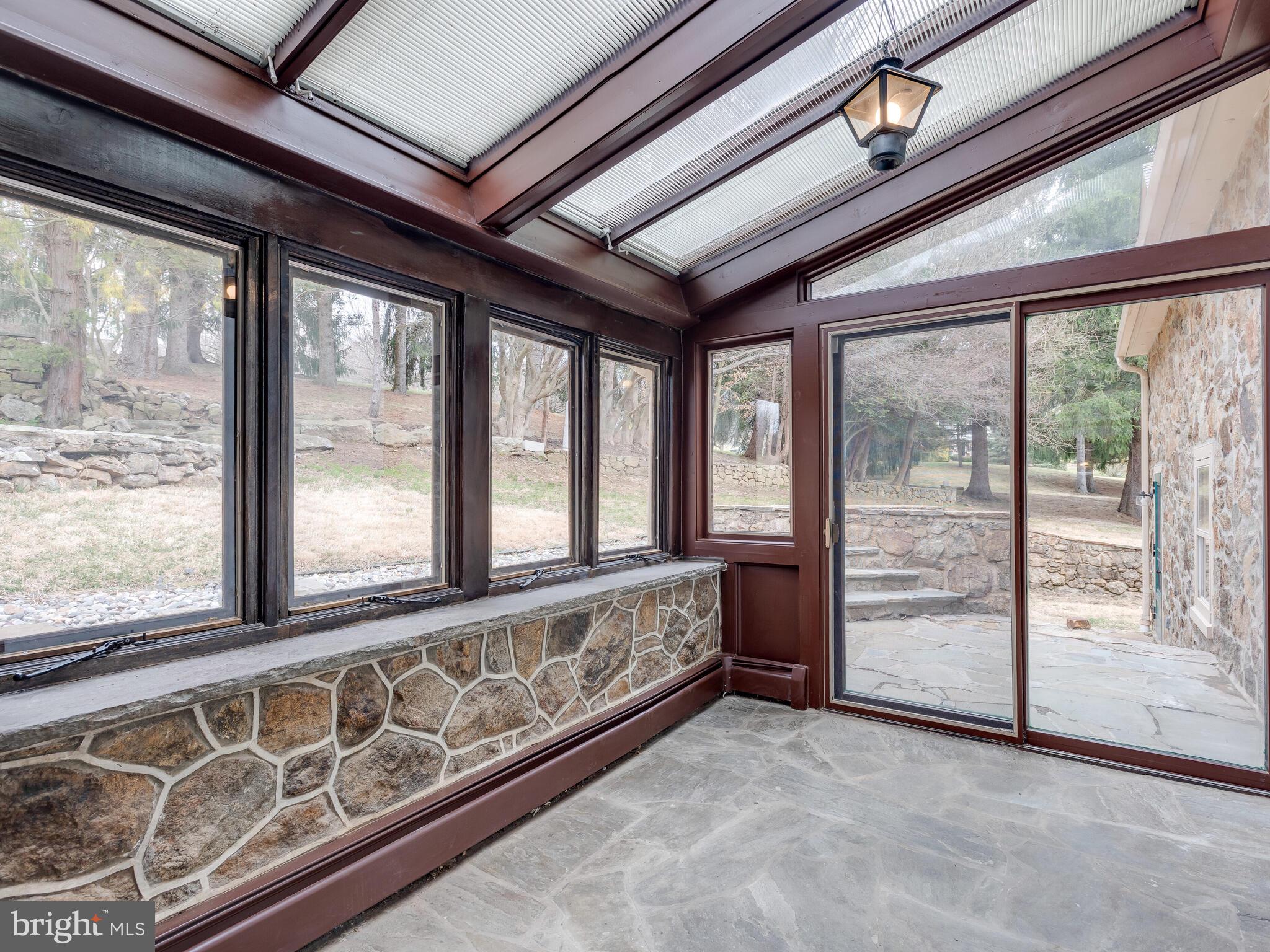 1935 PARKERHILL LANE