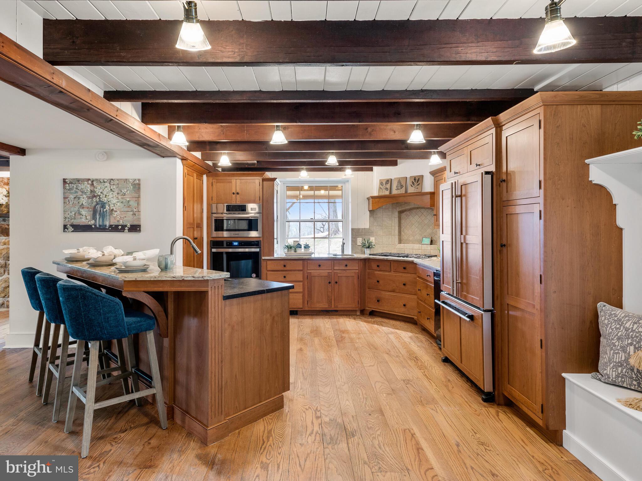 1935 PARKERHILL LANE