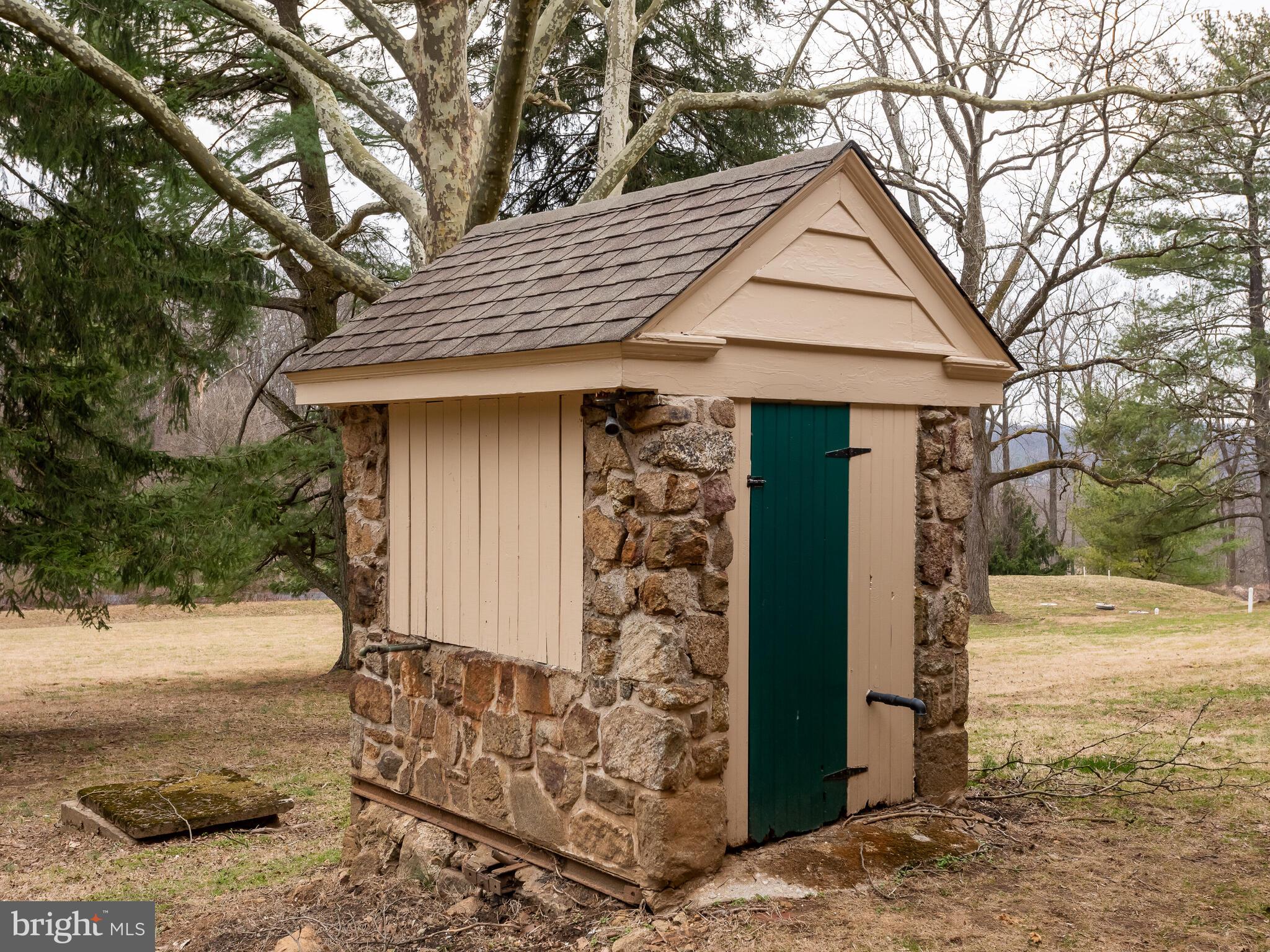 1935 PARKERHILL LANE