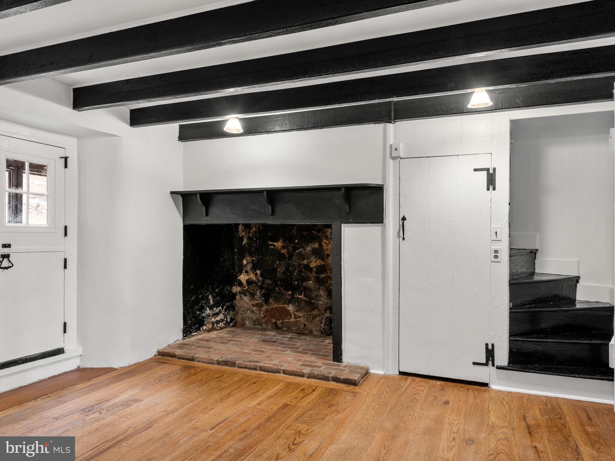 1935 PARKERHILL LANE