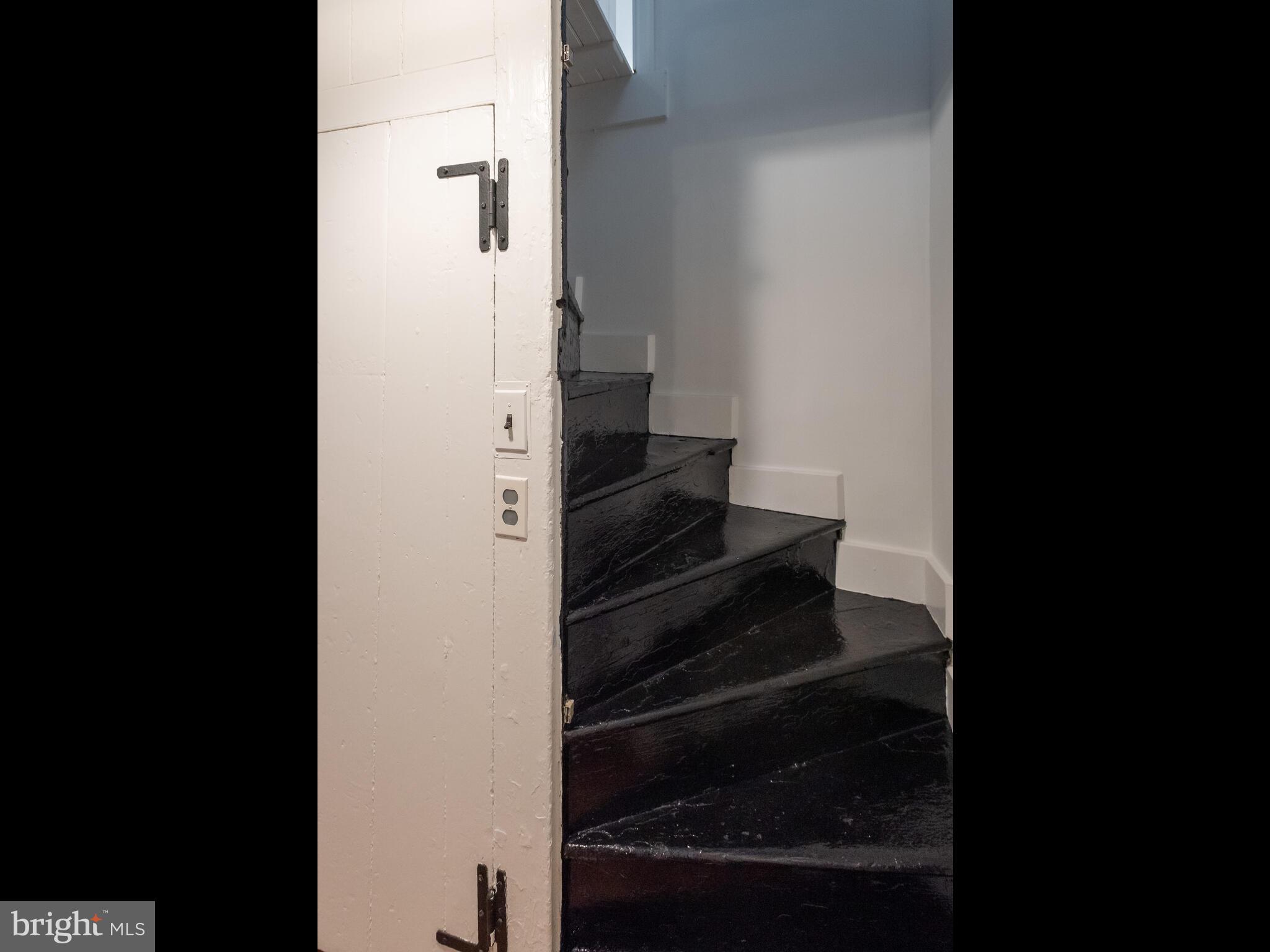 1935 PARKERHILL LANE