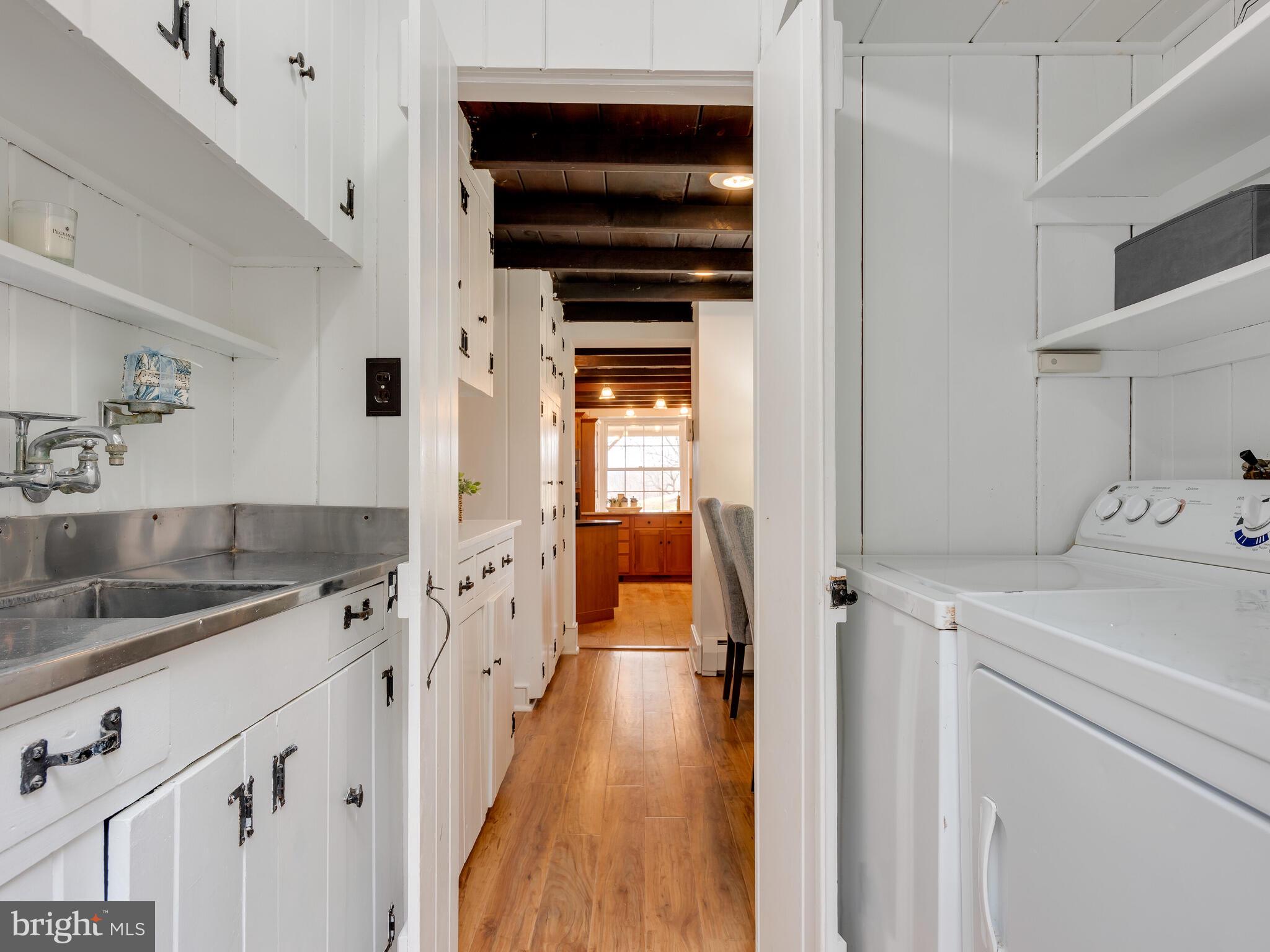 1935 PARKERHILL LANE