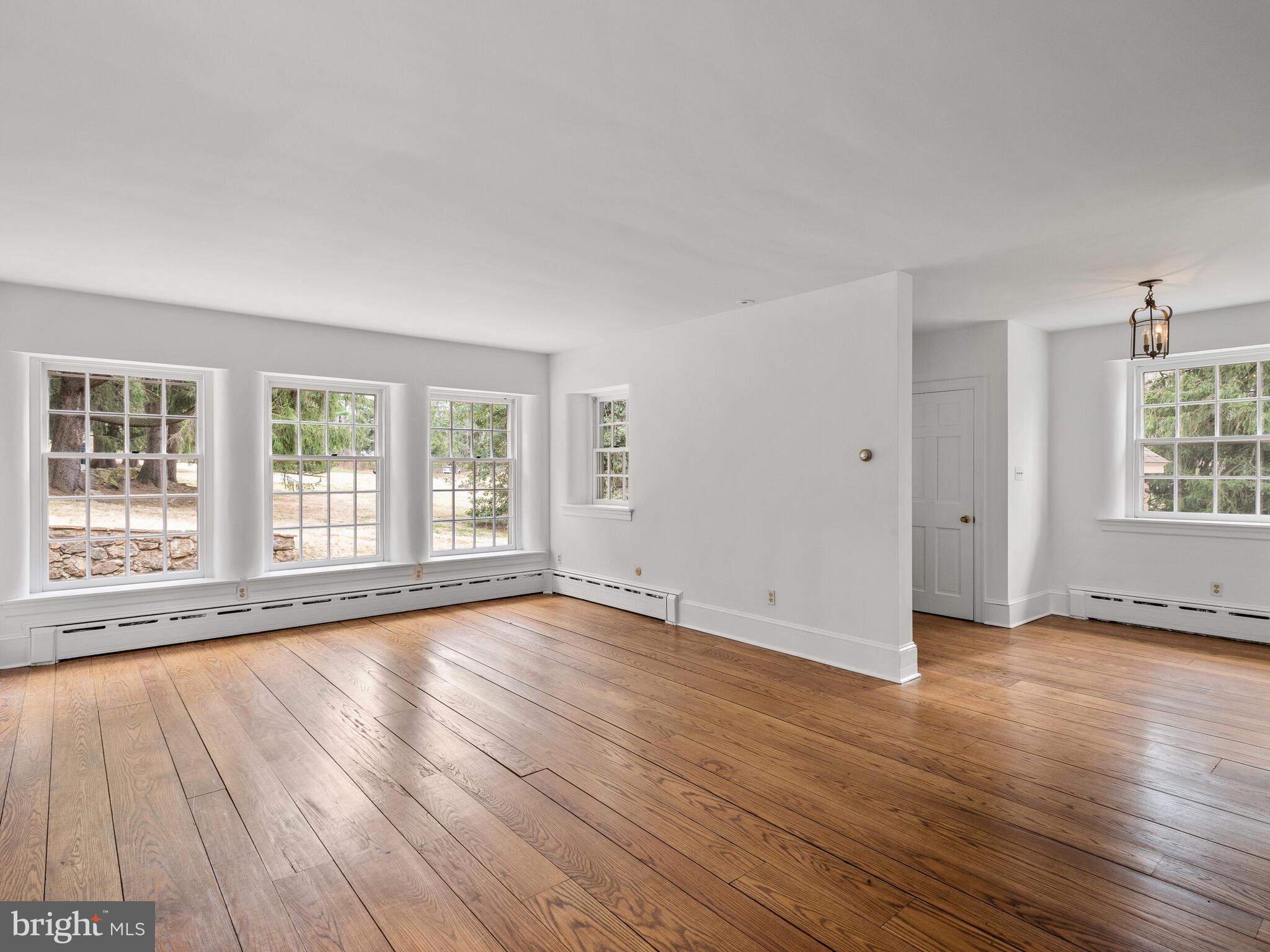 1935 PARKERHILL LANE