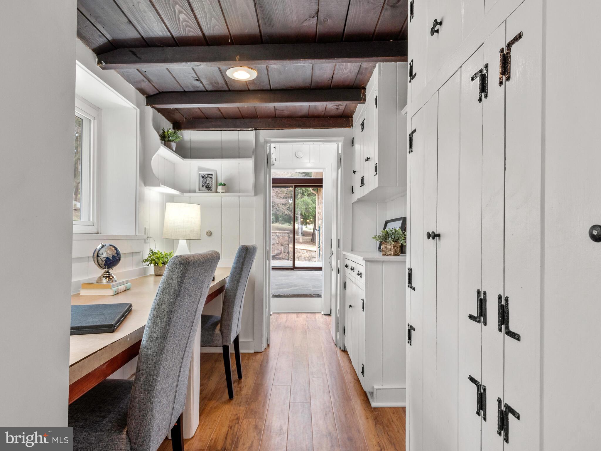 1935 PARKERHILL LANE