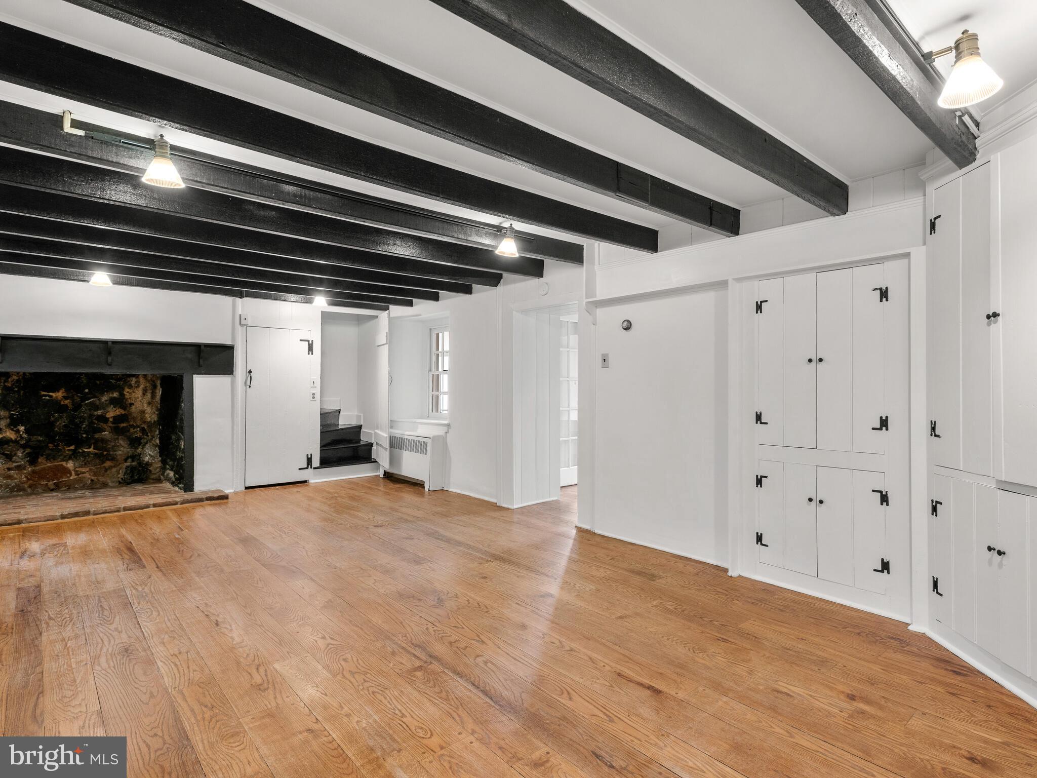 1935 PARKERHILL LANE