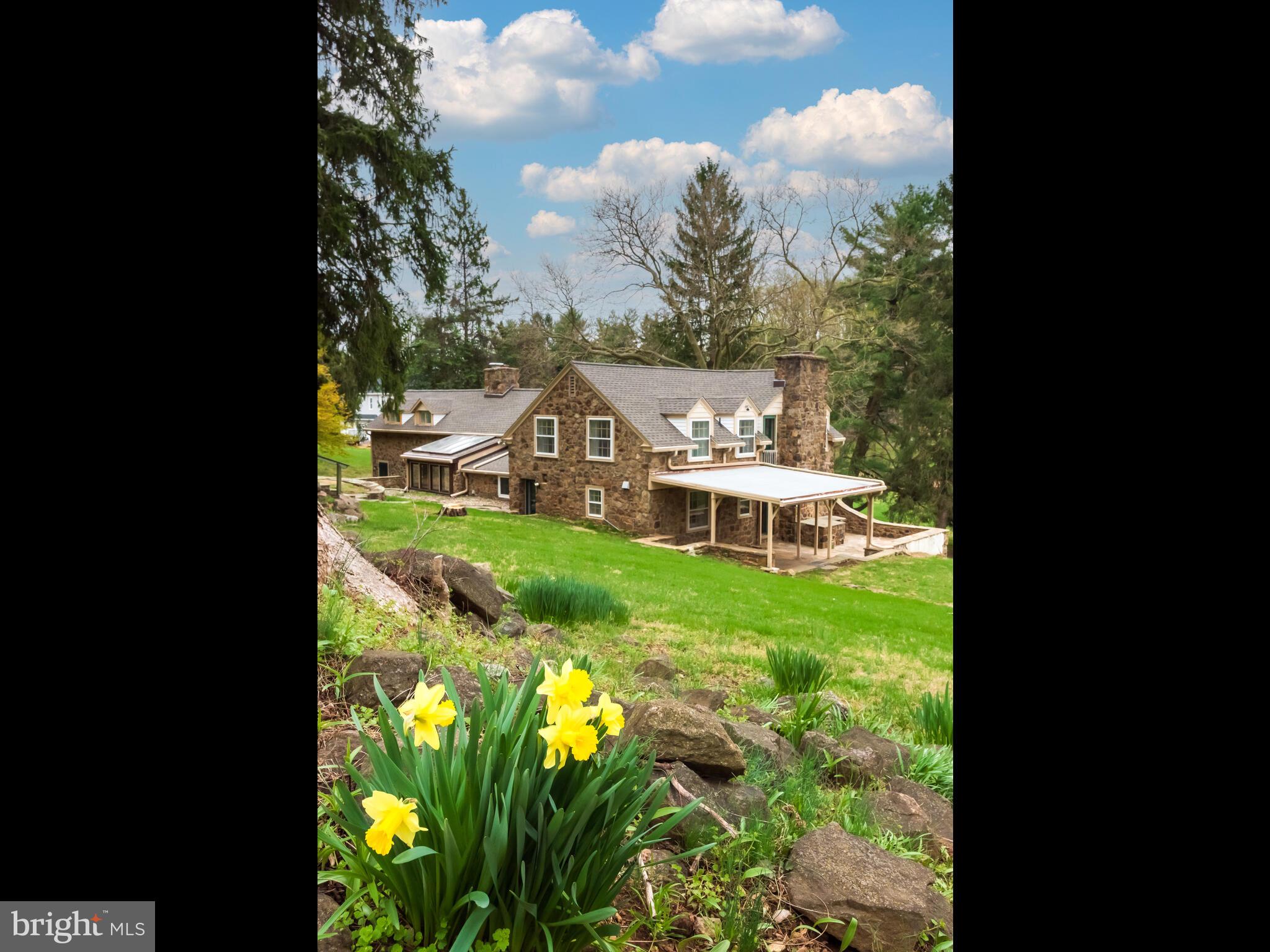 1935 PARKERHILL LANE