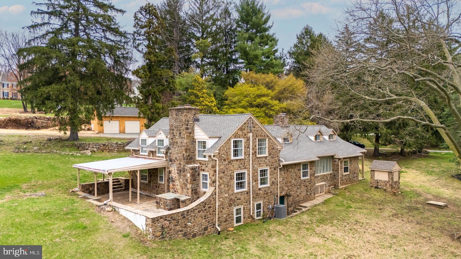 1935 PARKERHILL LANE