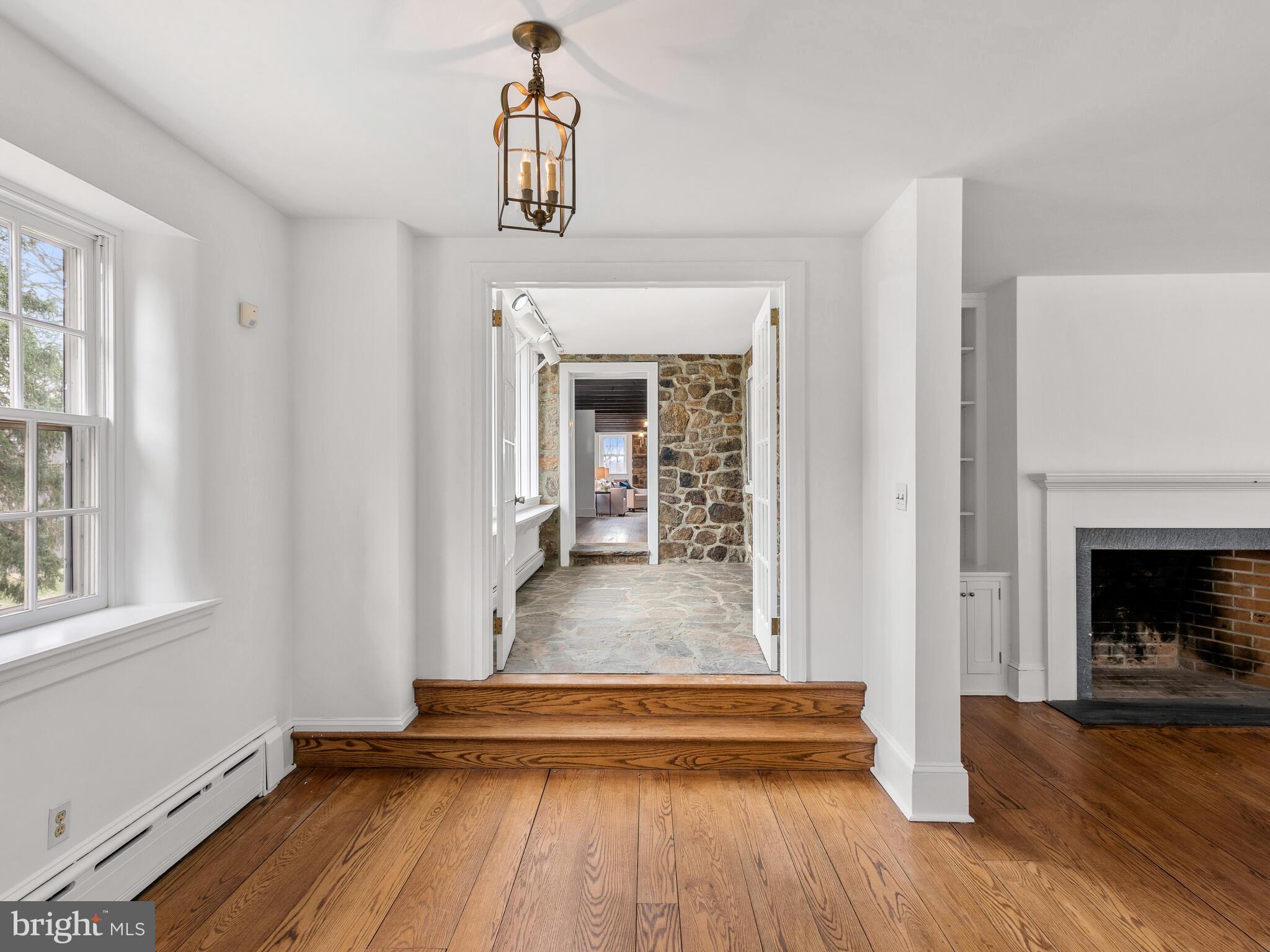 1935 PARKERHILL LANE