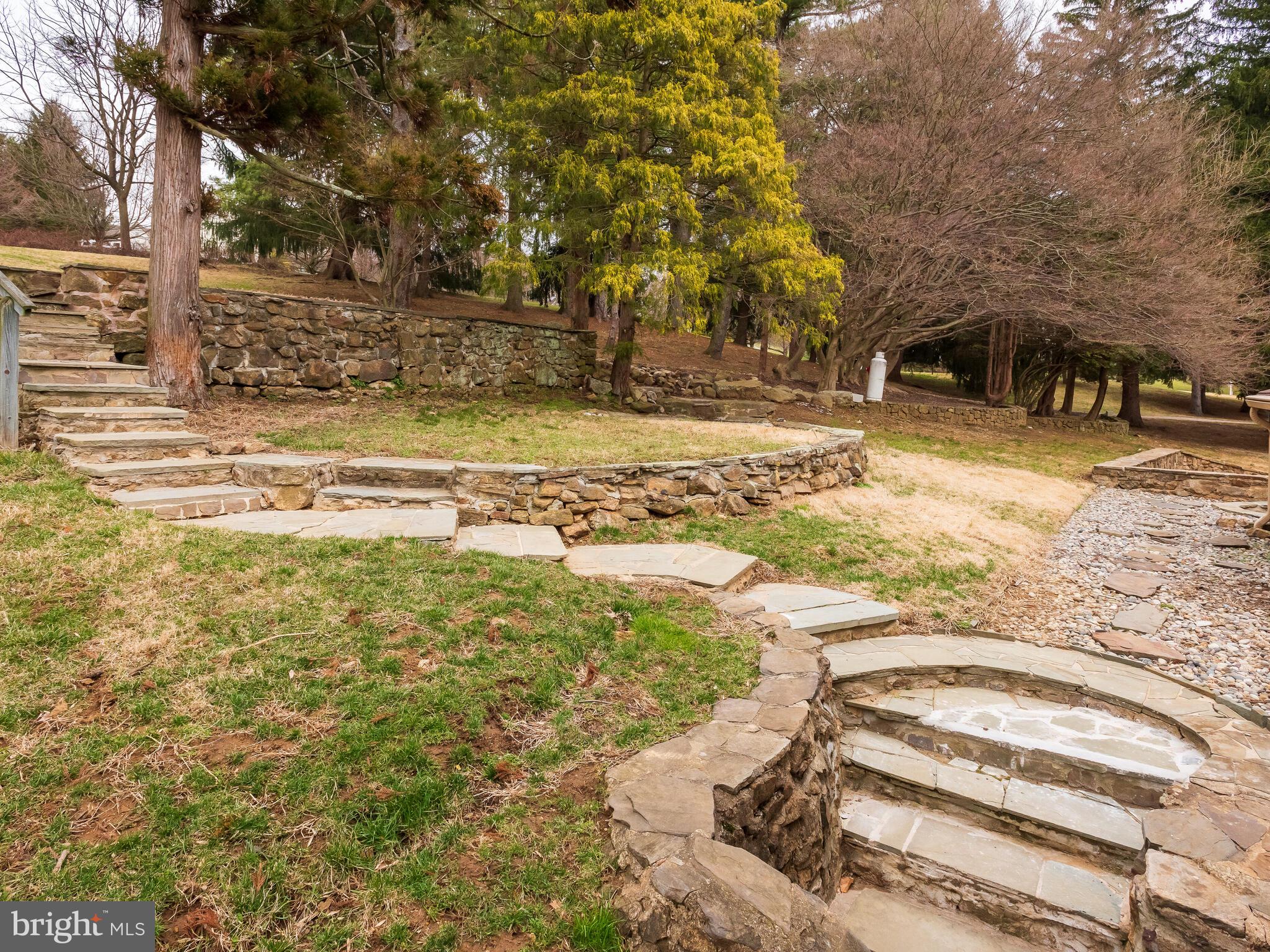 1935 PARKERHILL LANE